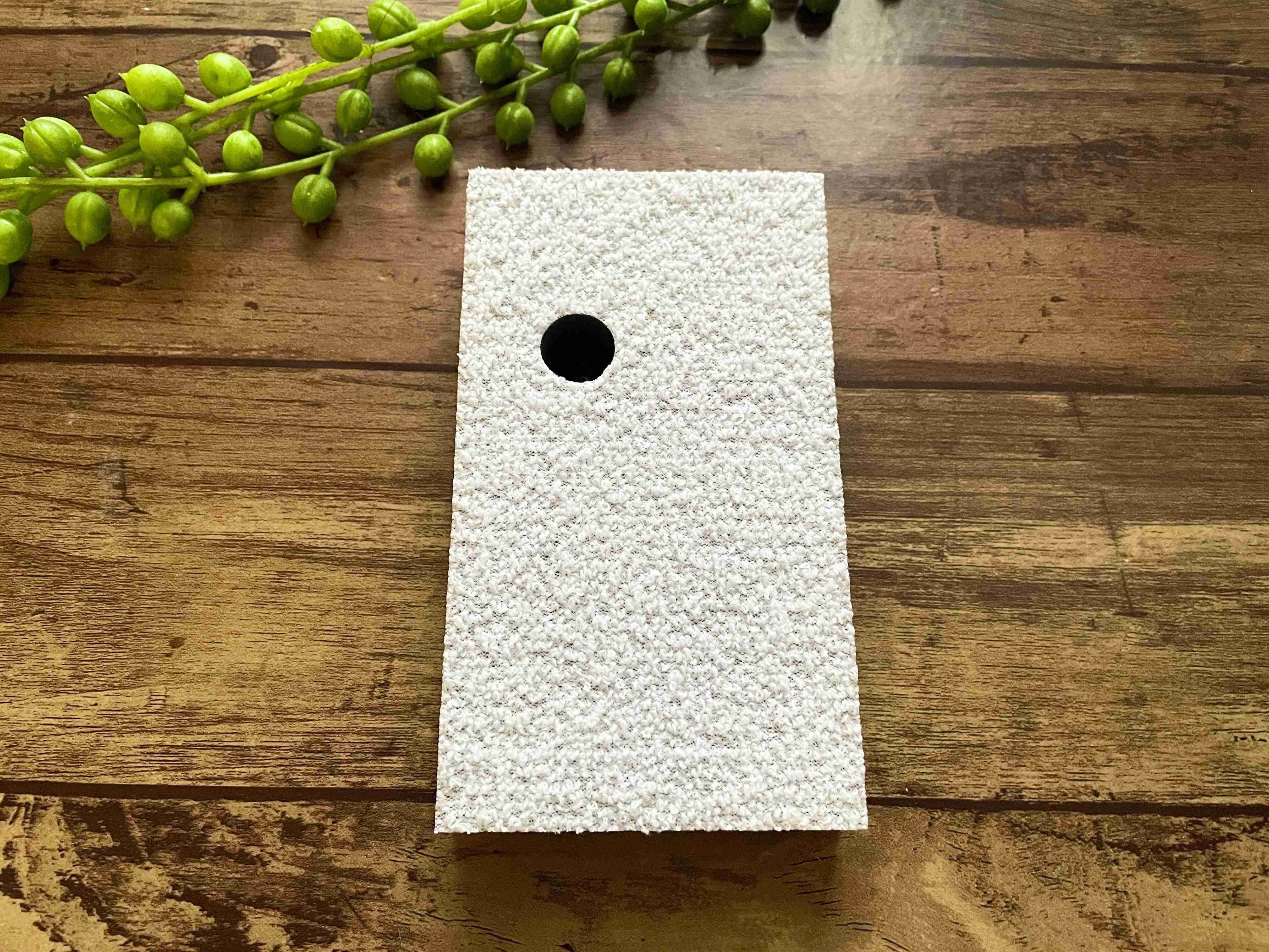 【ワッツ】水だけで湯アカが落ちるスポンジでお風呂に入りながら掃除もできる！