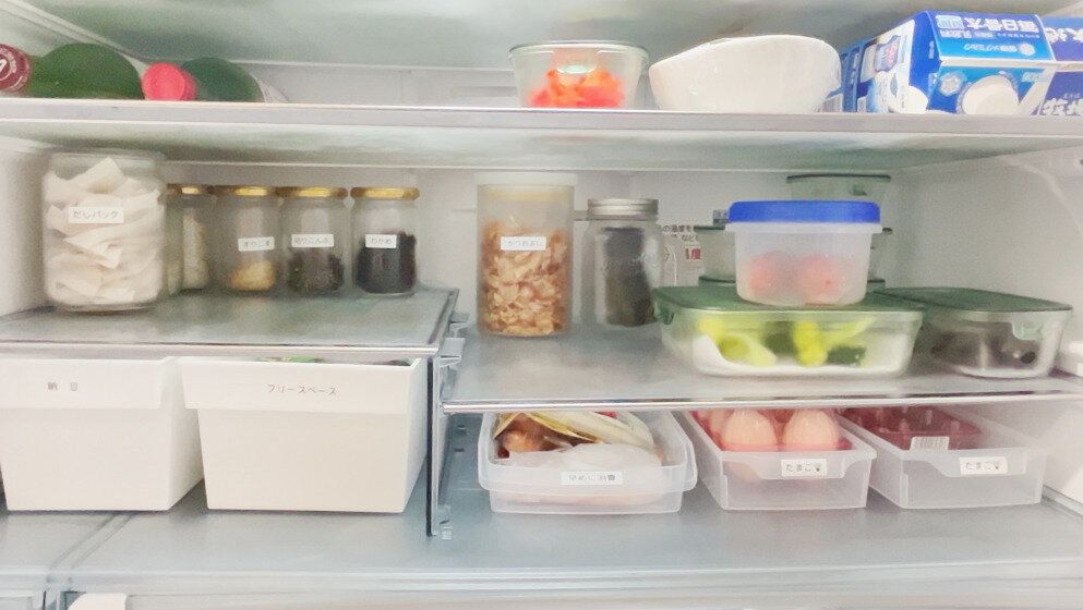 食材管理がしやすい！100円ショップでそろう冷蔵庫収納術