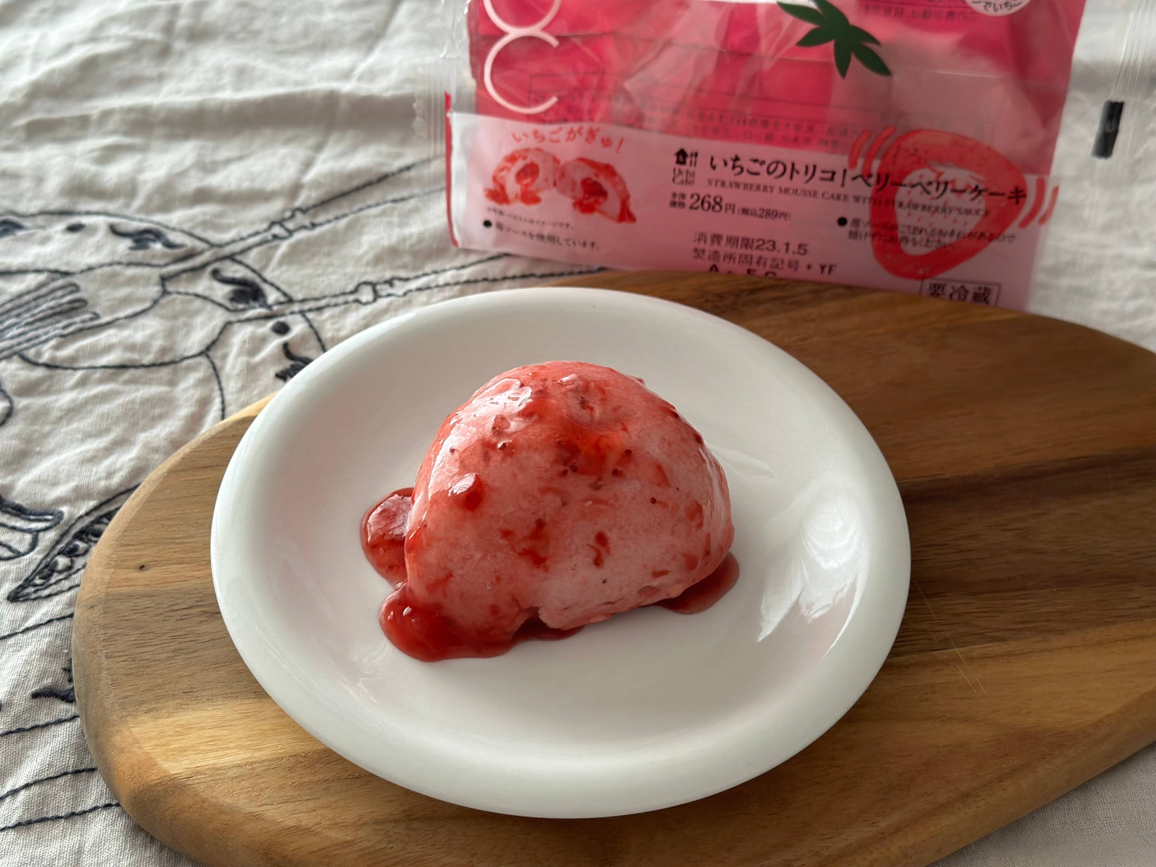 【ローソン新商品】どこを食べてもとにかく苺！苺!!苺!!!「いちごのトリコ！ベリーベリーケーキ」