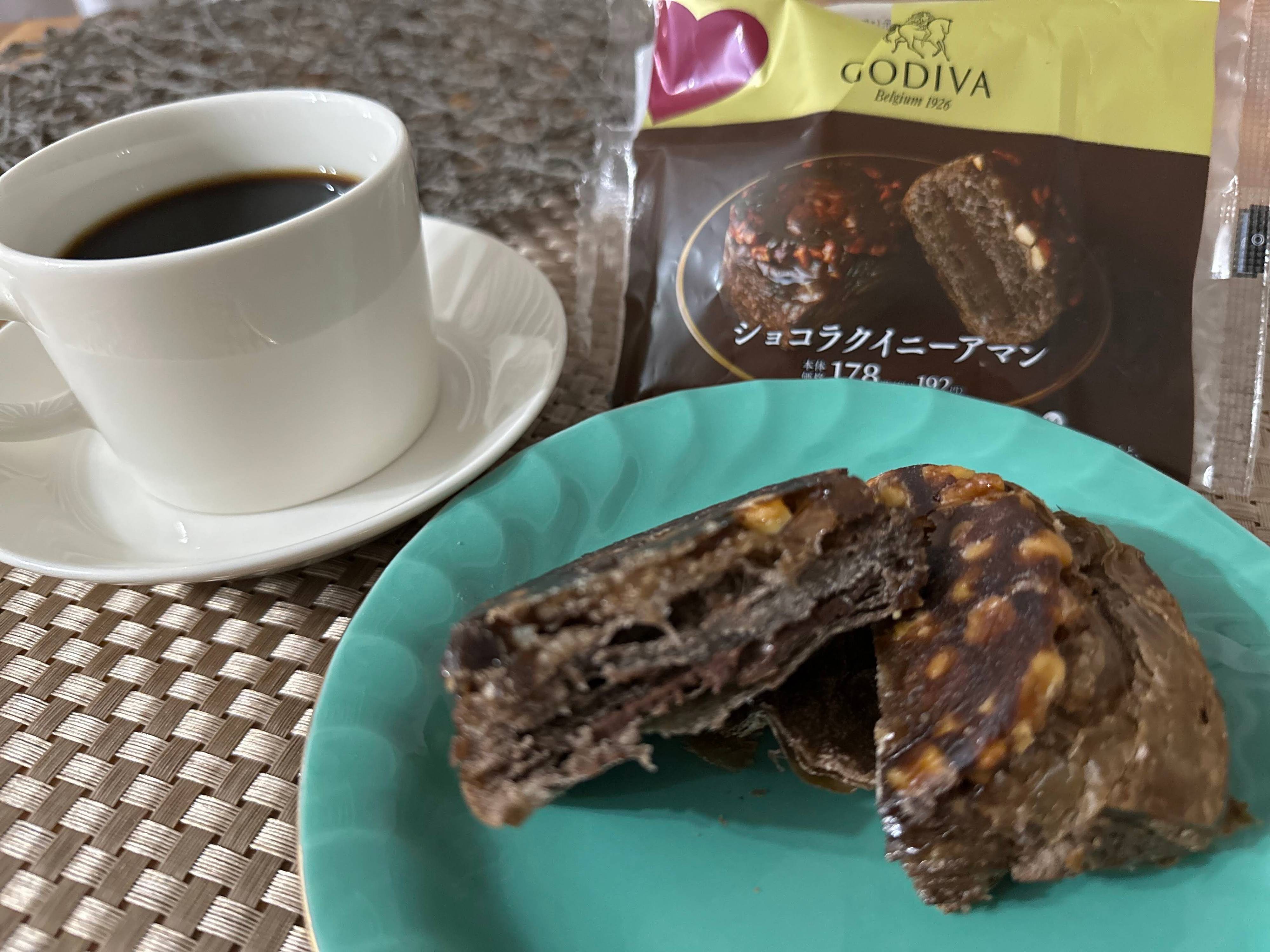 【ローソン新商品】「GODIVA」の高級スイーツが192円で!?至高の「ショコラクイニーアマン」