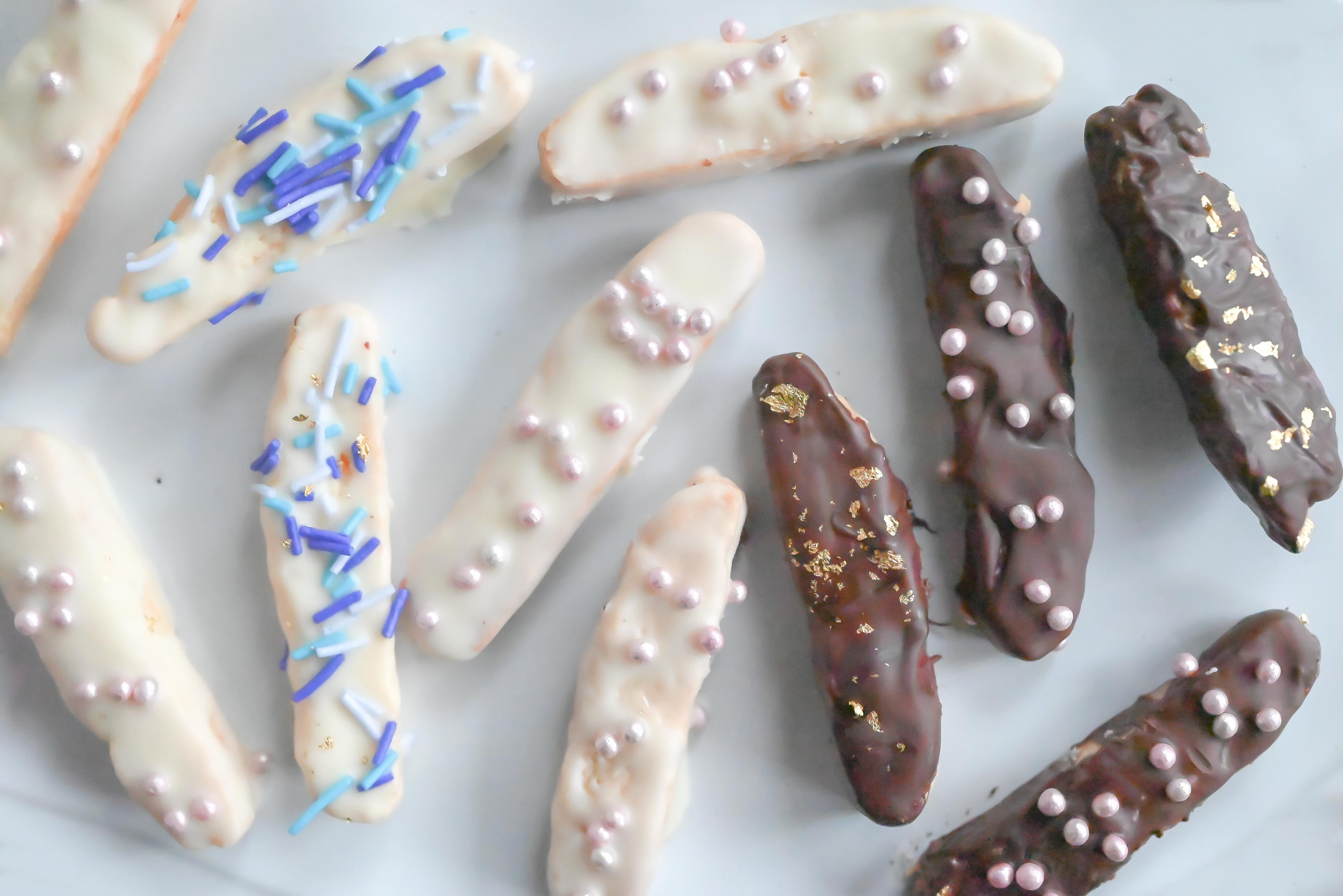 幼稚園児でも作れる♪ホットケーキミックスで簡単！チョコがけクッキーレシピ