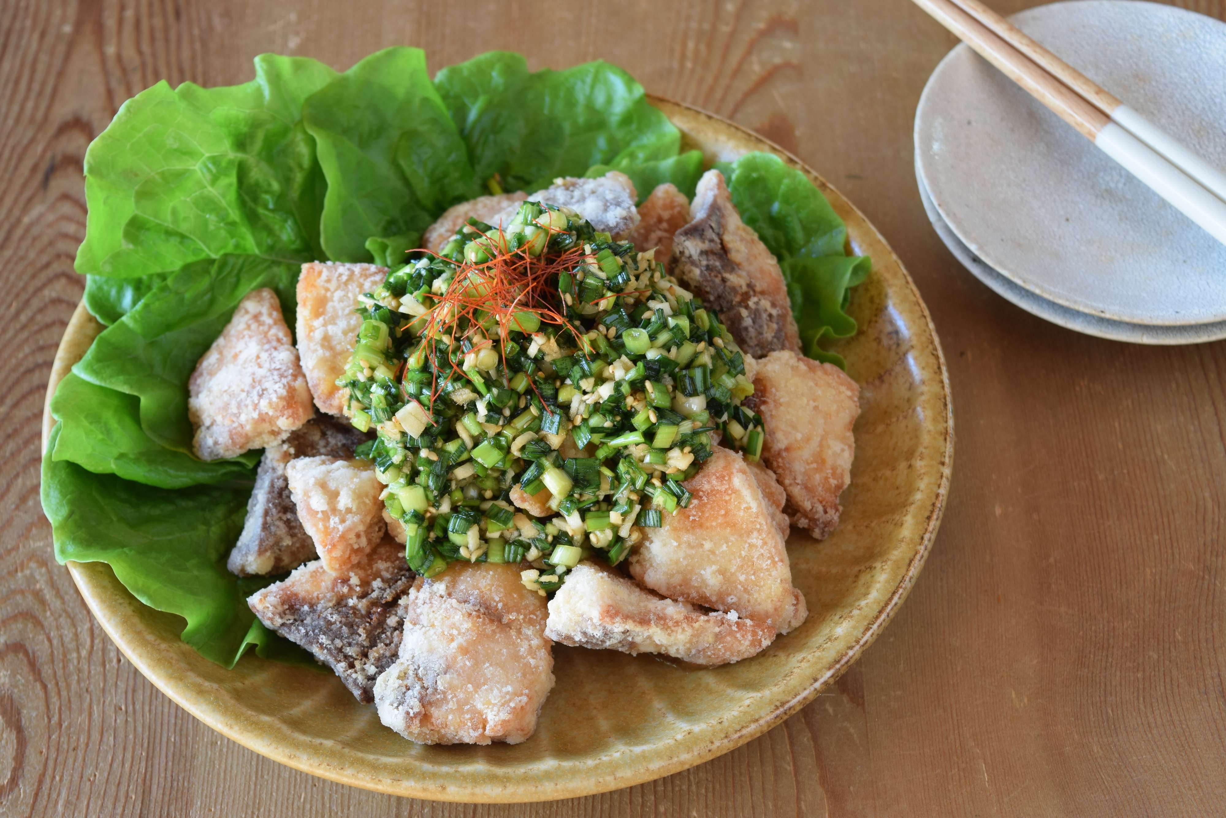 甘辛ダレとの相性も抜群！【旬食材】ブリがじゅわっと柔らかい油淋鶏を作ってみよう