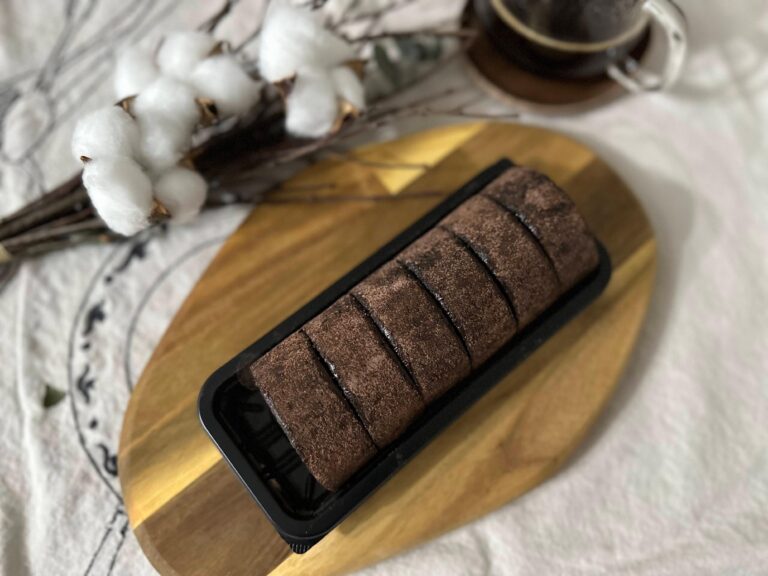 【ローソン新商品】もちもちフェチ集合！お餅で巻いた!?「もち食感ロールショコラ」が絶品！