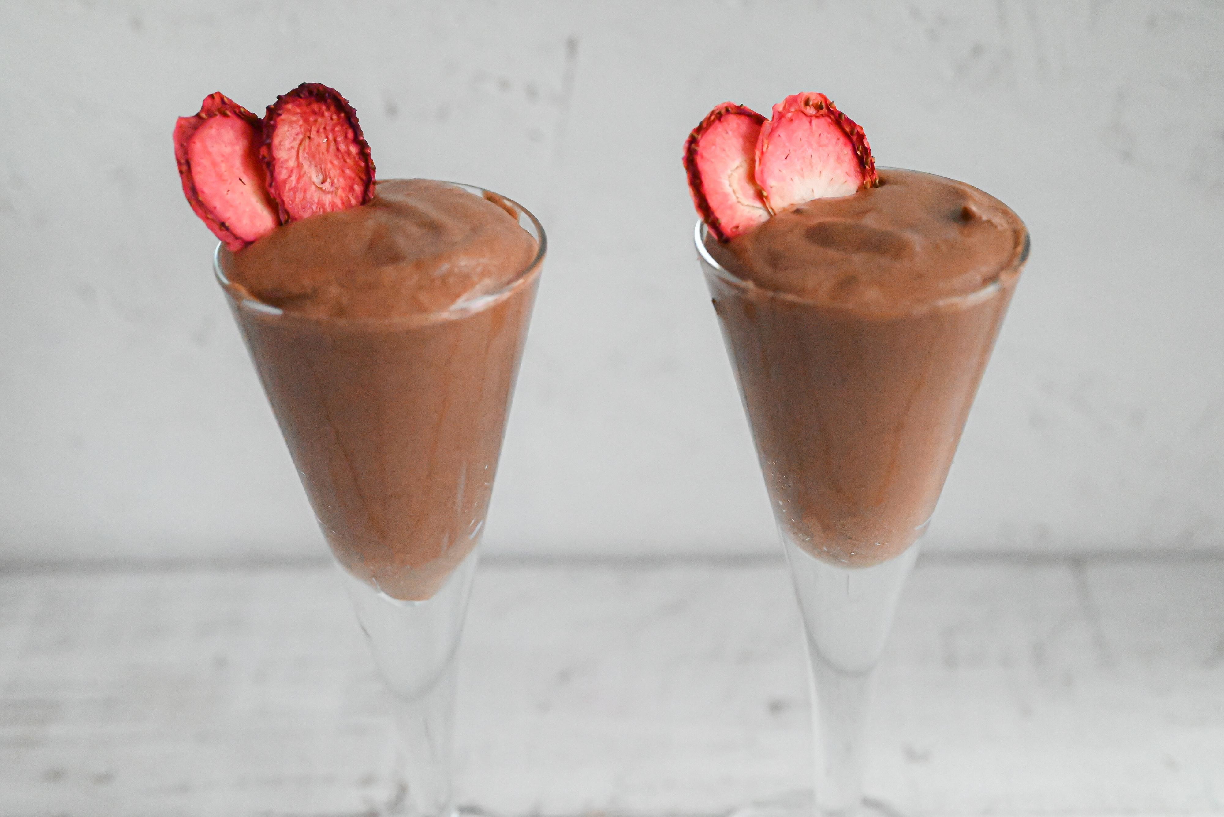 チョコはドライヤーで溶かせば失敗知らず！材料3つで作れる♪チョコムースの作り方