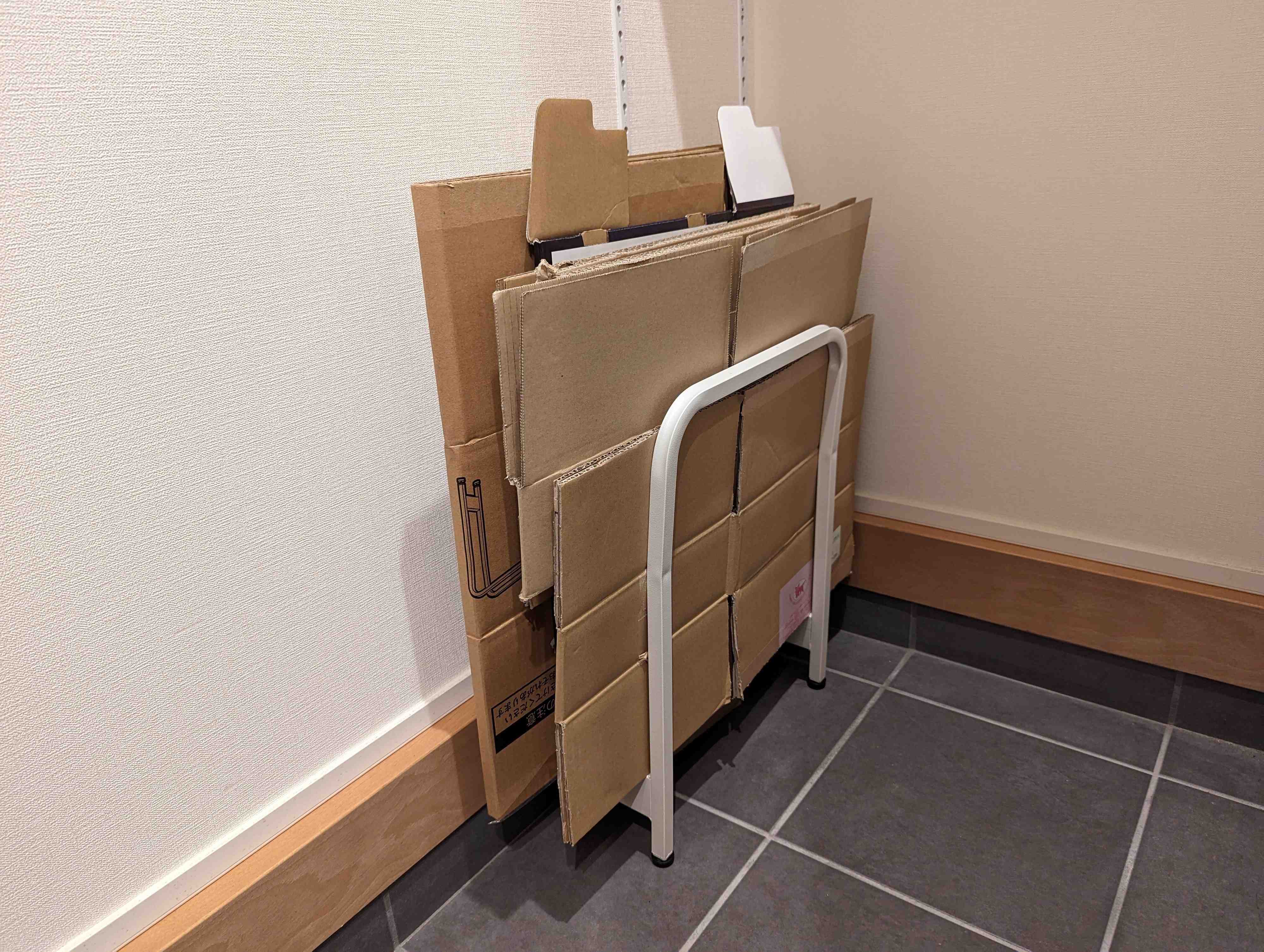 保管も廃棄もラクになる！シンプルイズベストな【段ボールストッカー】がある生活
