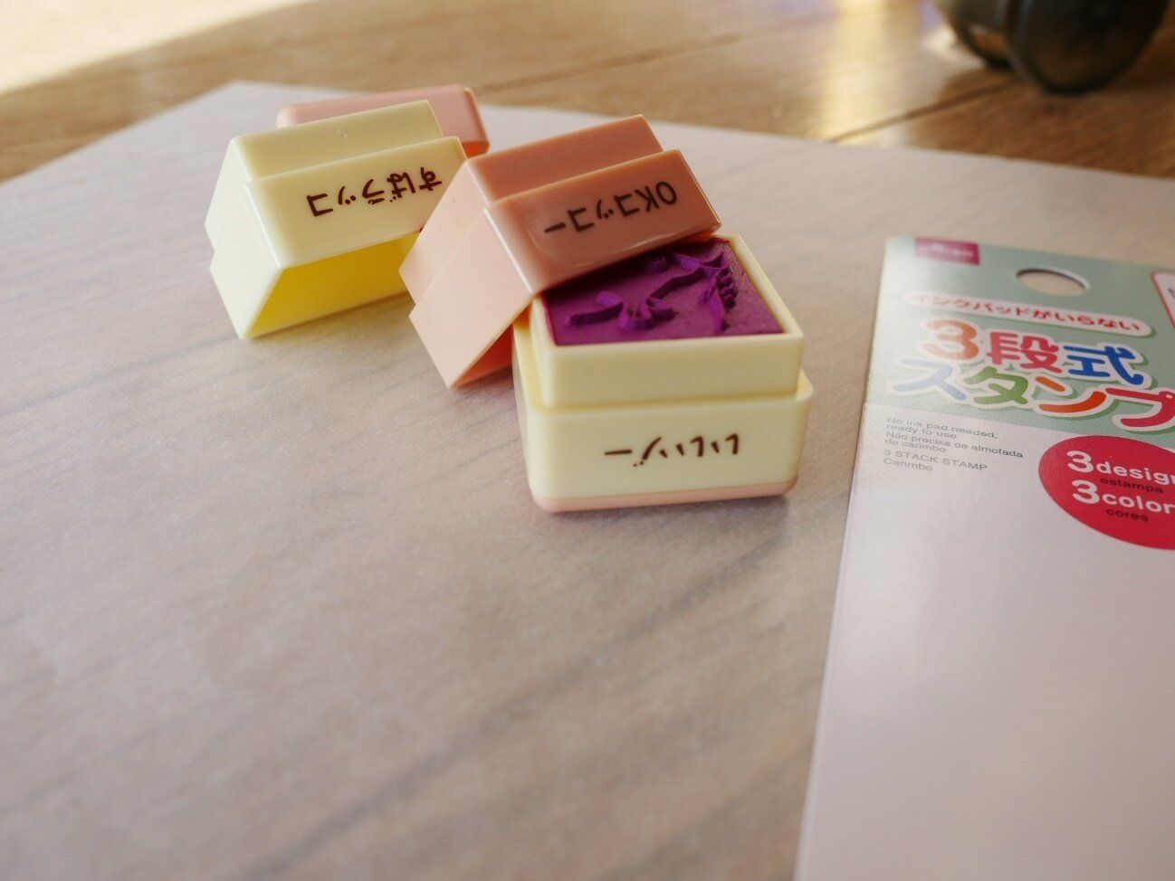 子どもたちのアイデアがダイソー商品に！押してもらうとうれしい「ダイソーれた」3段式スタンプ