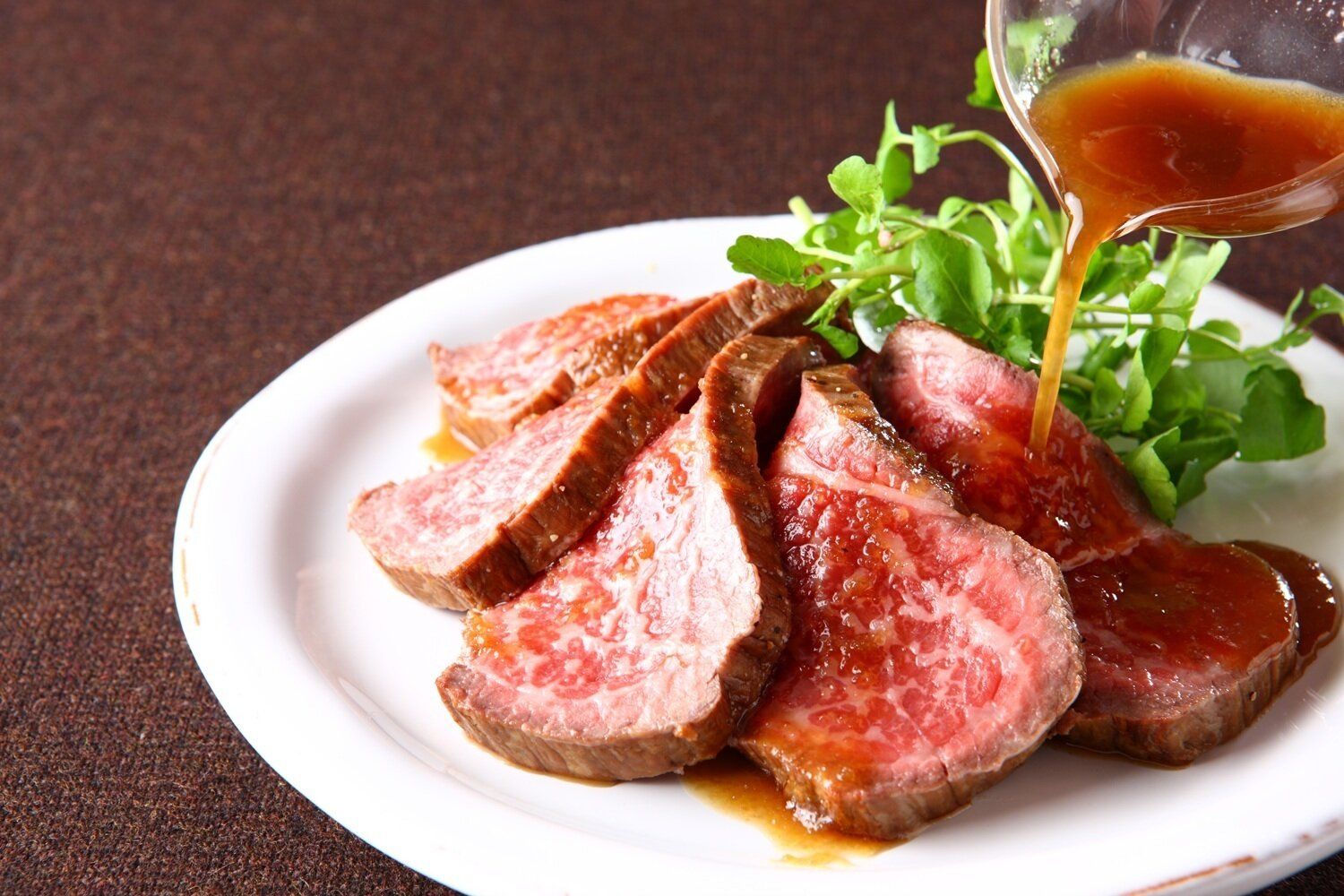 「ローストビーフ」は冷凍保存が便利！上手においしく保存するためのテクニック