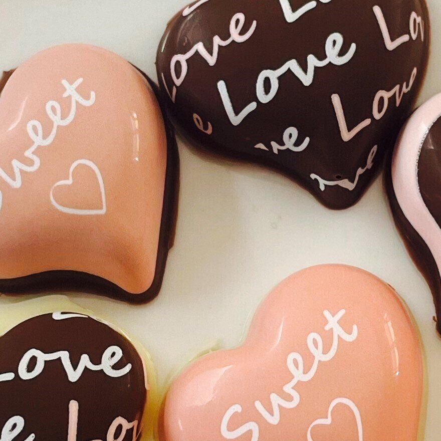 【ダイソー】バレンタインにこれどう？溶かして入れるだけで高見えチョコができる簡単モールド！