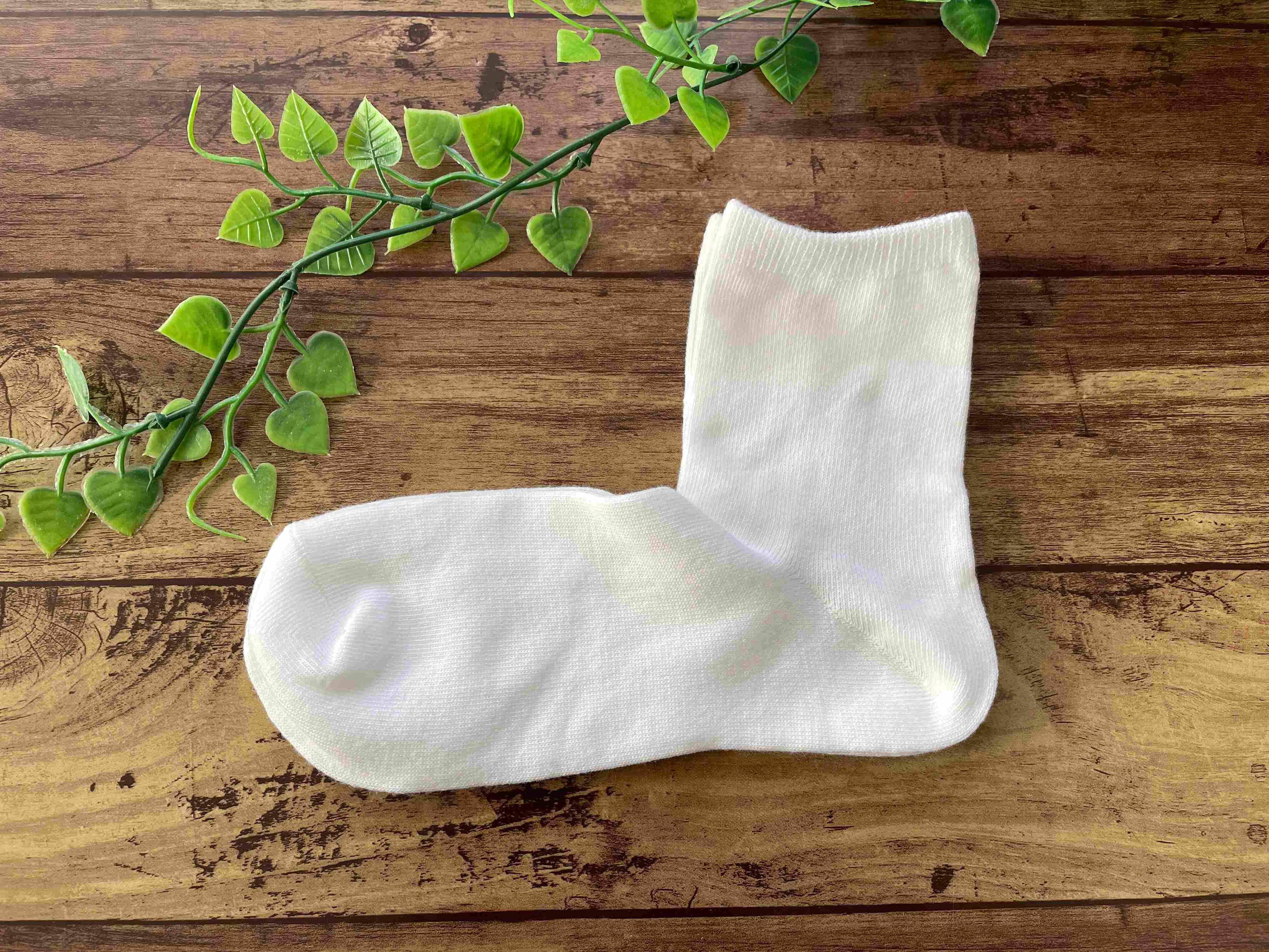 【ワッツ】100均にもあった！直角設計の靴下が履きやすくてパンプスにちょうどいい