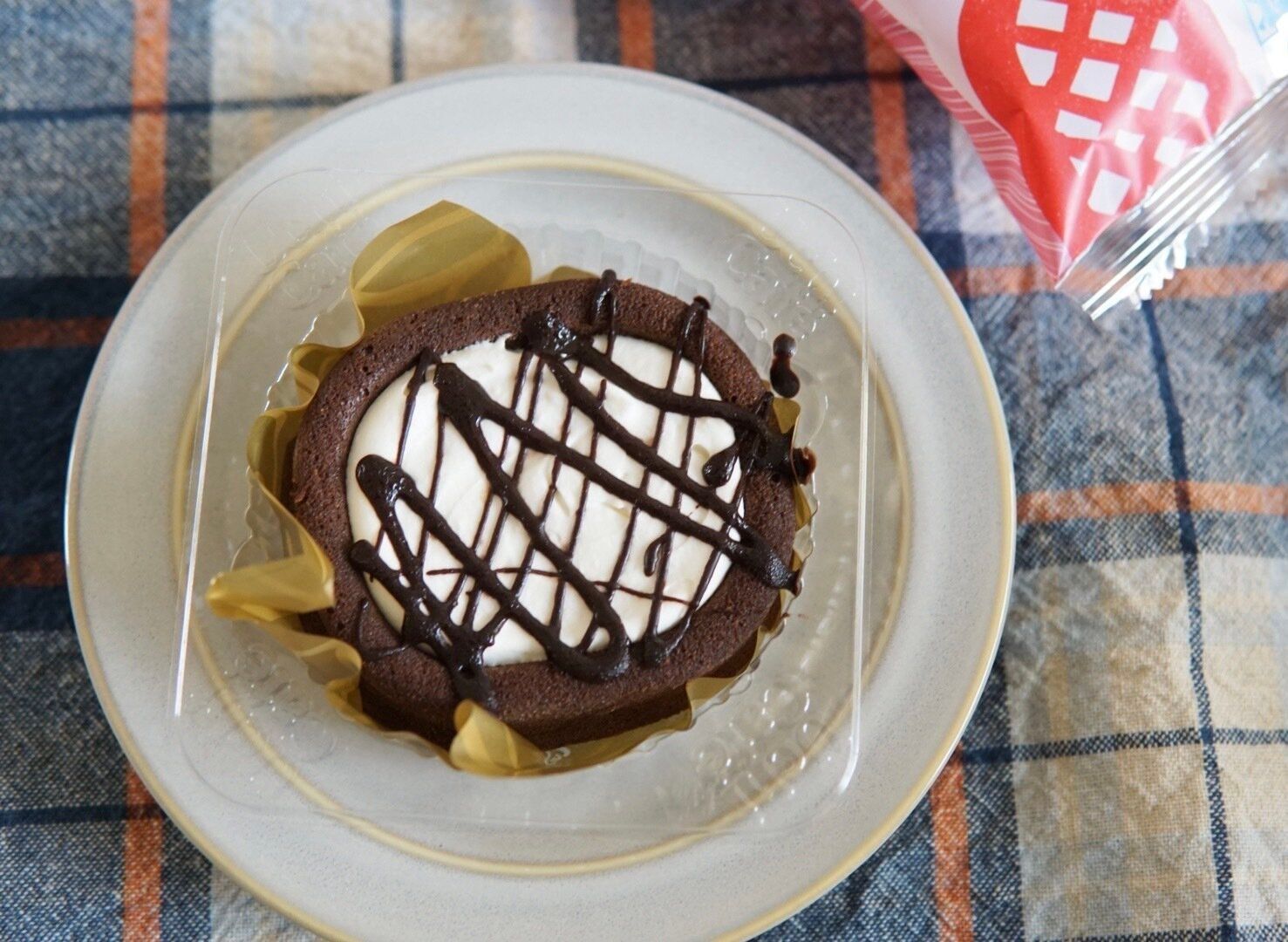 【ローソン】やっと見つけた！価格そのまま総量47%増量で品切れ続きの「盛りすぎ！　生ガトーショコラ」