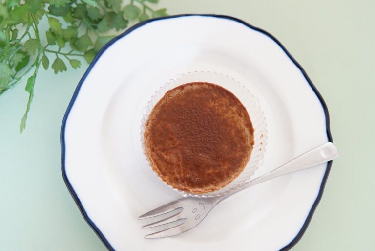 【ローソン】チョコを堪能し、チーズケーキの抜け感を楽しむ「濃厚生チョコチーズケーキ」