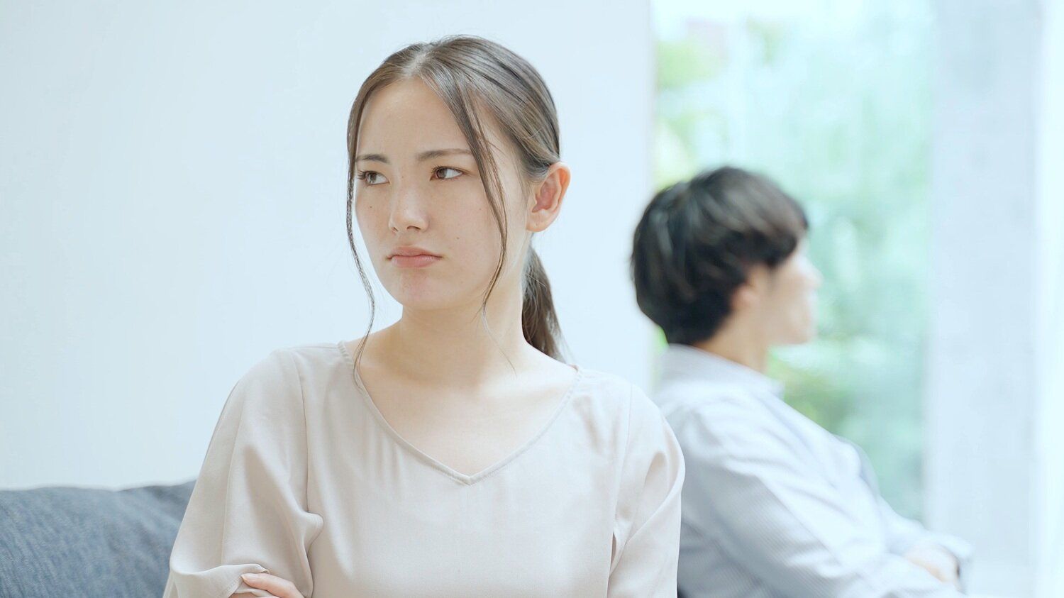 見逃さないで！不倫している夫が無自覚に発している「サイン」10連発