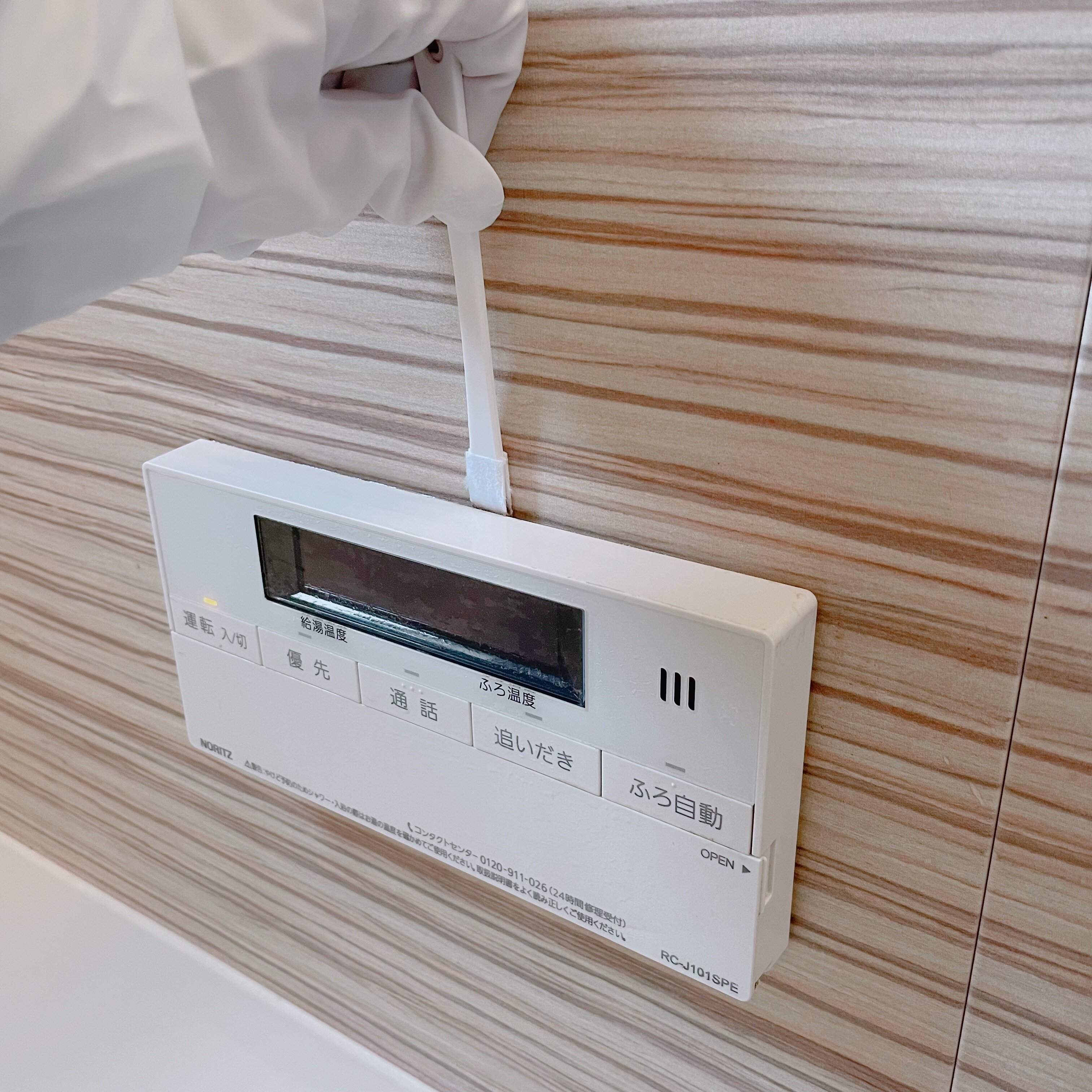 【ダイソー】この隙間じつは汚れていた！隙間掃除の救世主「隙間スティック」で掃除したら衝撃だった