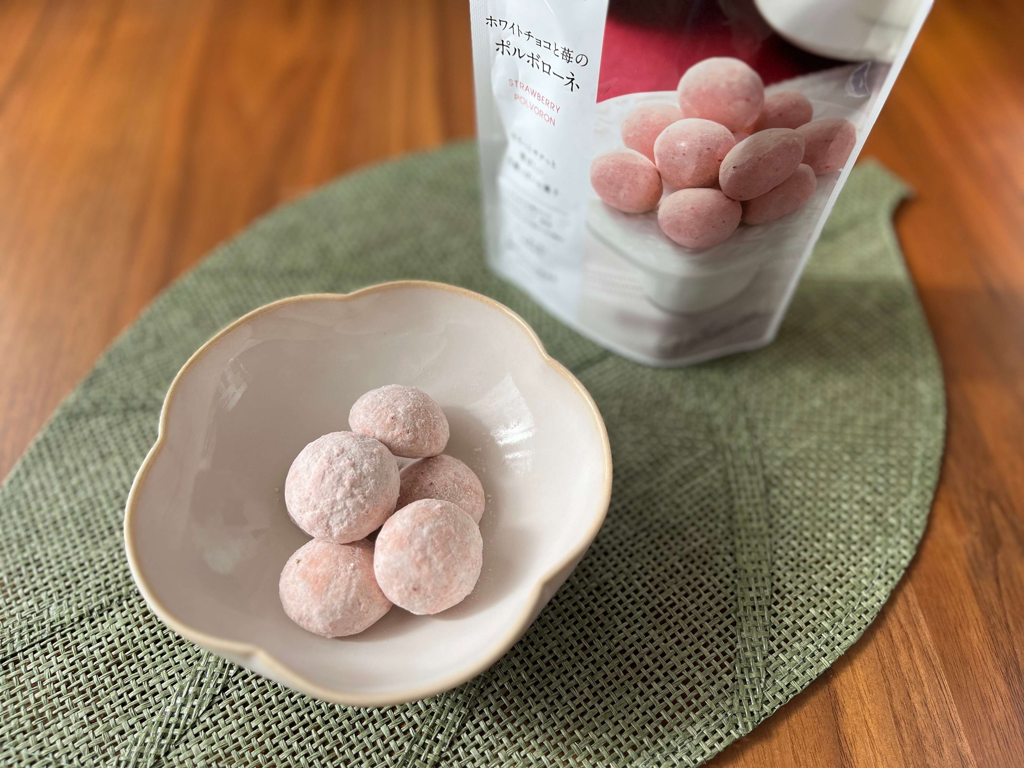 【成城石井】幸せの口どけ！季節限定の「ホワイトチョコと苺のポルボローネ」