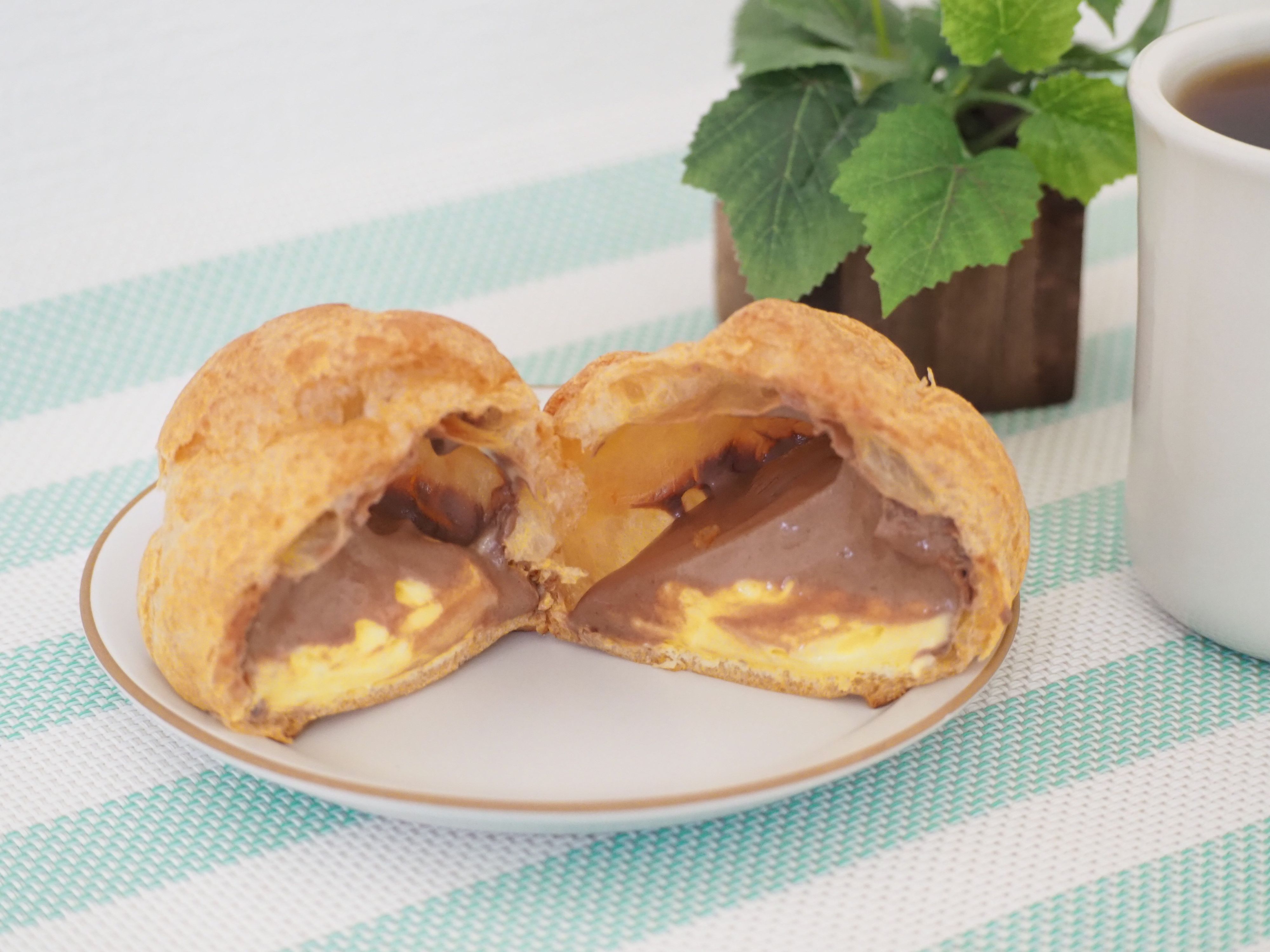 【ミニストップ】シェ・シバタ柴田武シェフ監修ショコラバナナシュークリームにほっこり気分