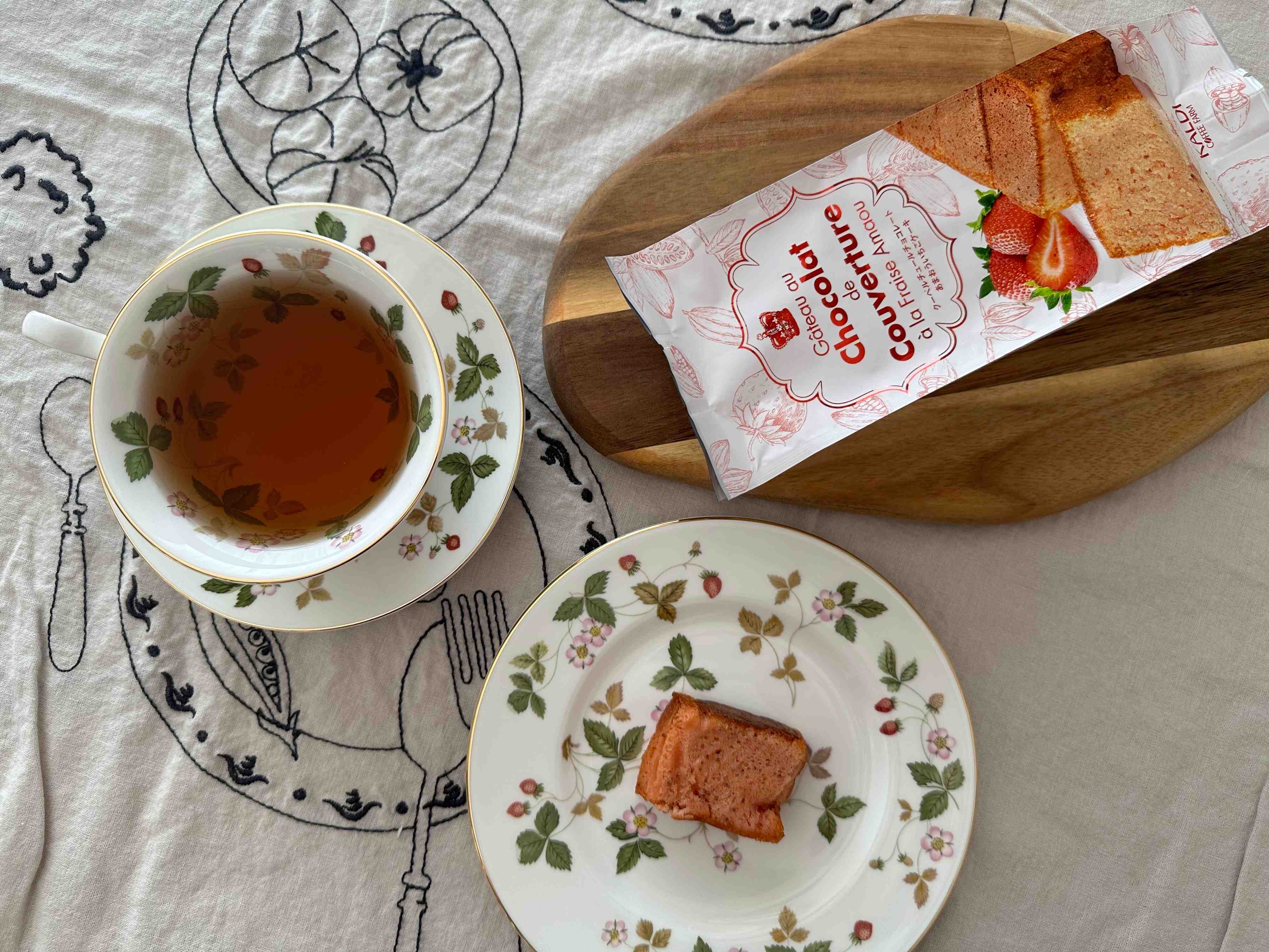 【KALDI新商品】幸せすぎる味…「クーベルチュールチョコレートあまおういちごケーキ」