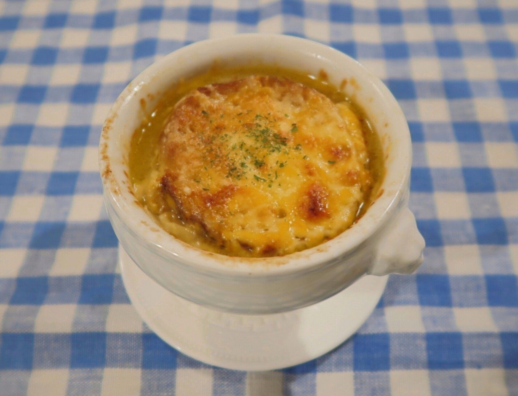 【旬食材】旨味たっぷり「新玉ねぎのグラタンスープ」のつくり方