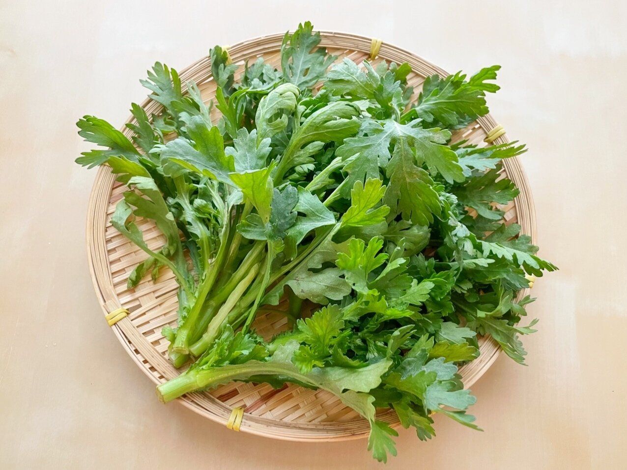 旬の春菊を買ったら絶対やって！管理栄養士が教える春菊の1番おいしい食べ方