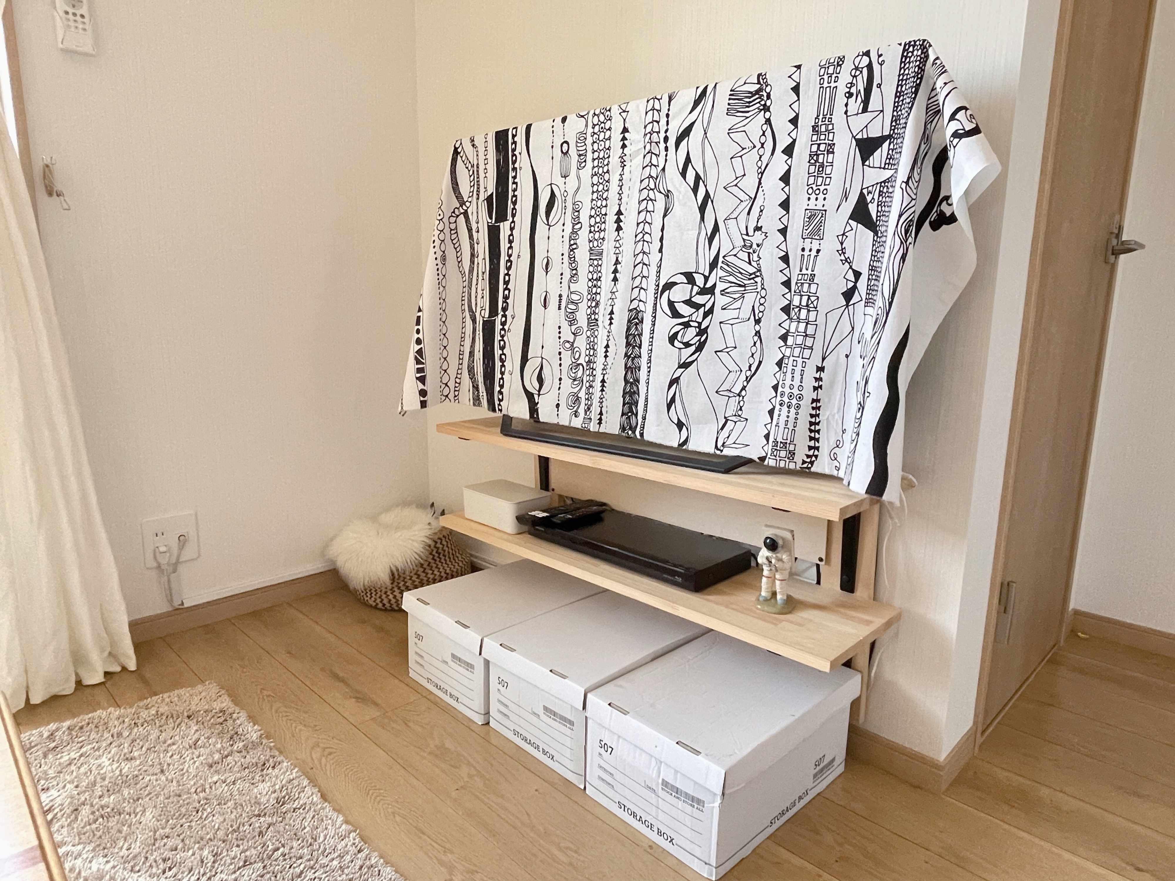 【シンプリスト】フルオープンの棚でもテレビまわりをすっきりさせる小ワザ5選