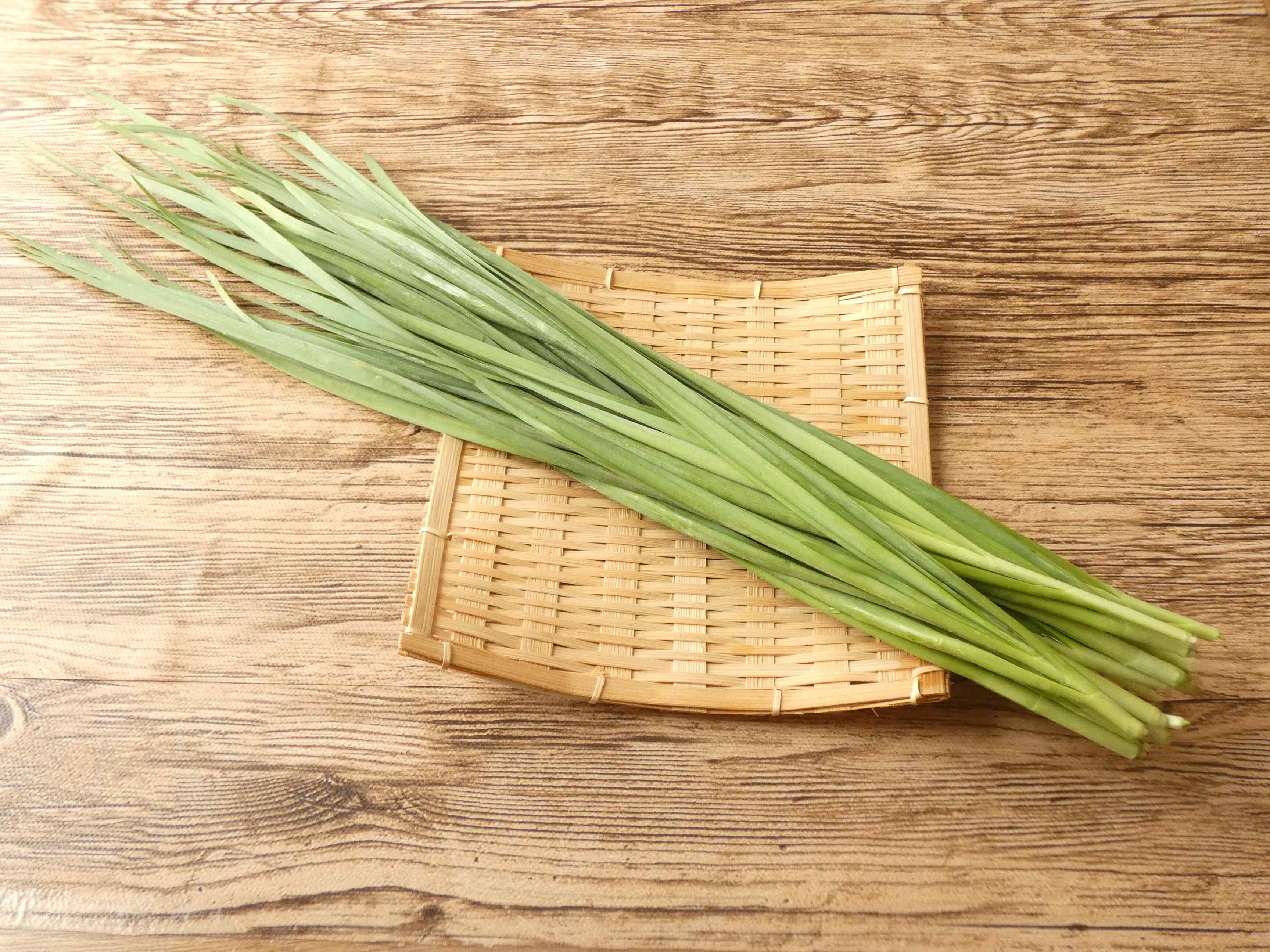 ニラは冷凍保存がオススメ！パパッと使えて簡単時短でおいしさ長持ち