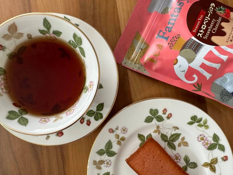 【カルディ新商品】まるで高級カフェ…！至福の味わい「ティーファンタジー ストロベリーショコラ」