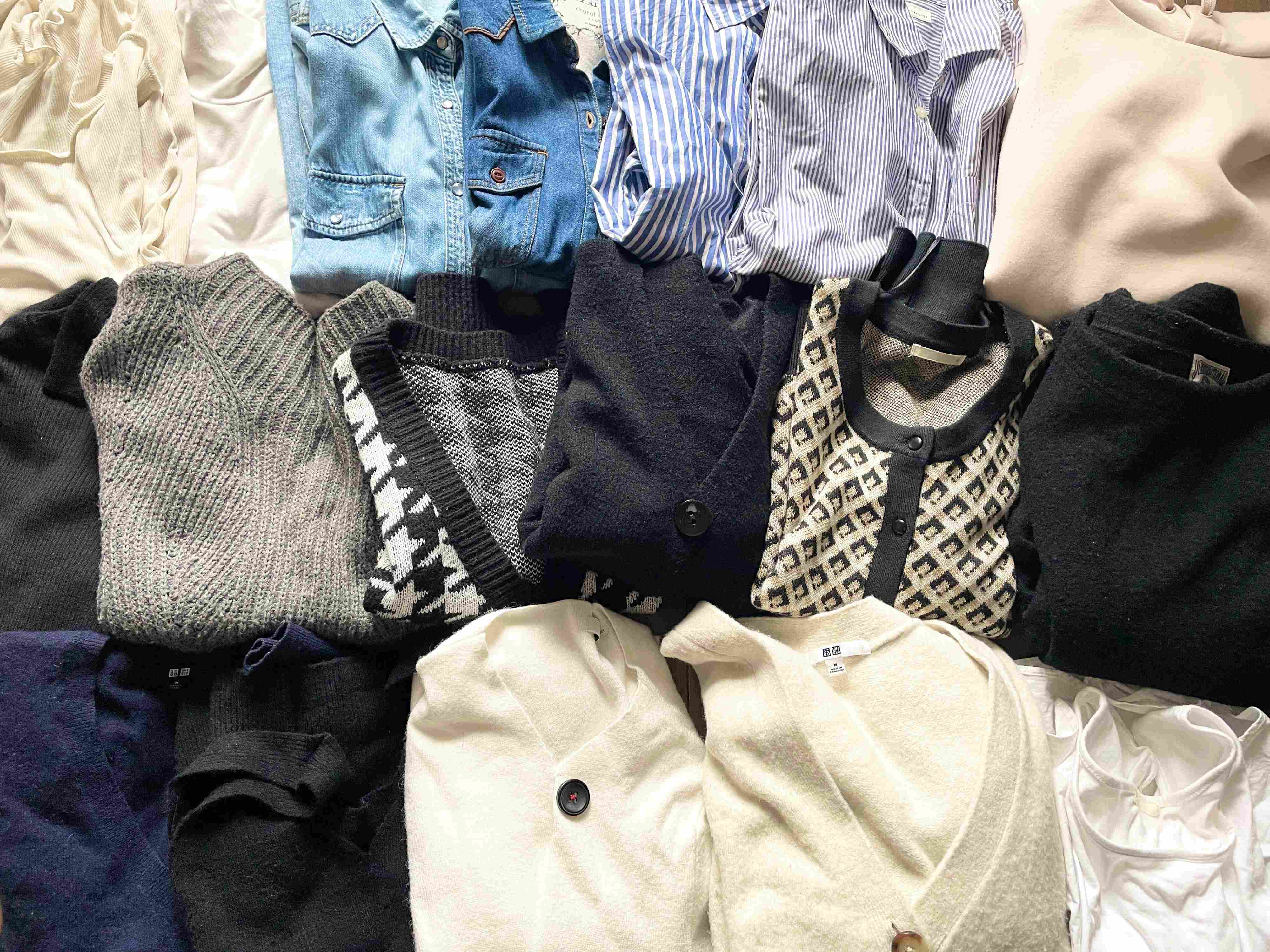 【服を減らす】18着しかない冬服に似ている服が4枚も！でも捨てない理由とは？