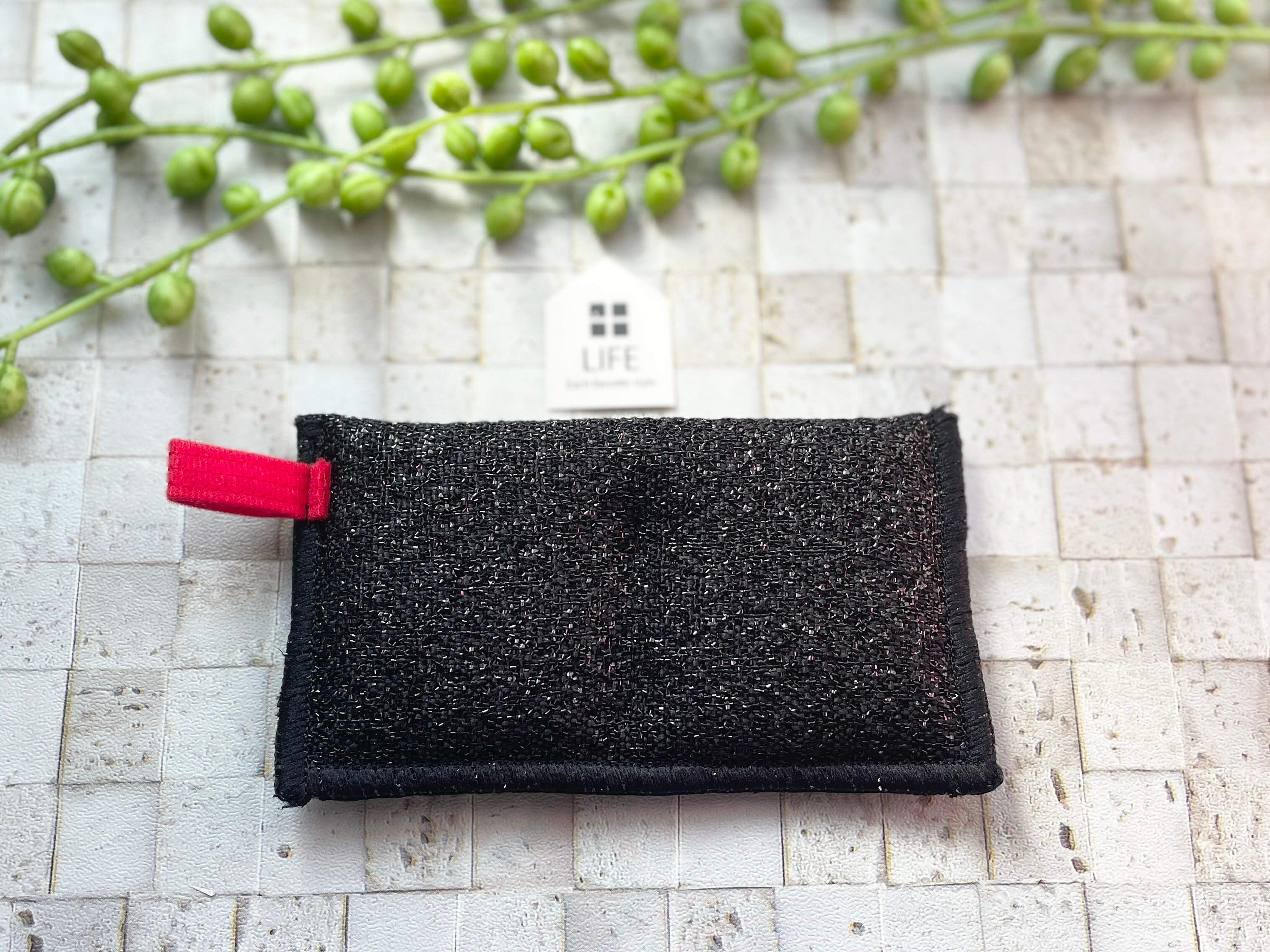 【ダイソー】ペタッと貼れてちょこっと洗えるお風呂スポンジが便利！