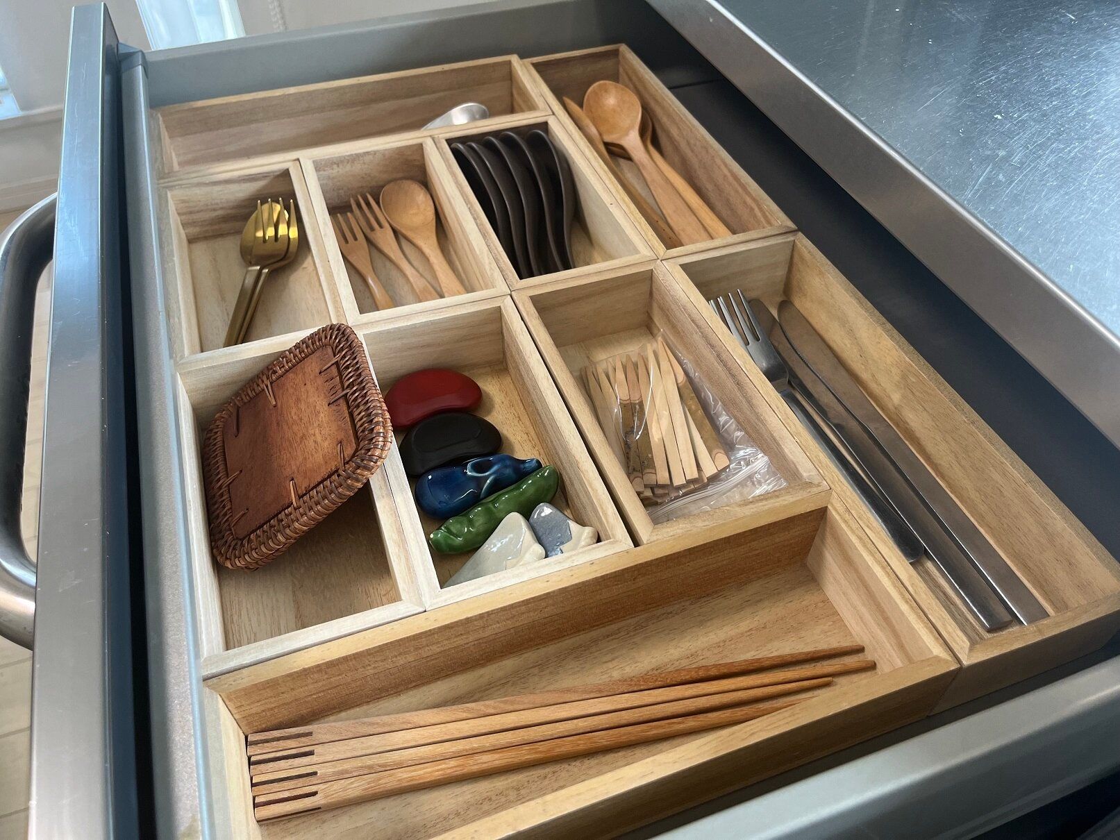 【ダイソー】キッチン引き出しにピッタリフィットして高級感も増す！優秀キッチン収納グッズ見つけた