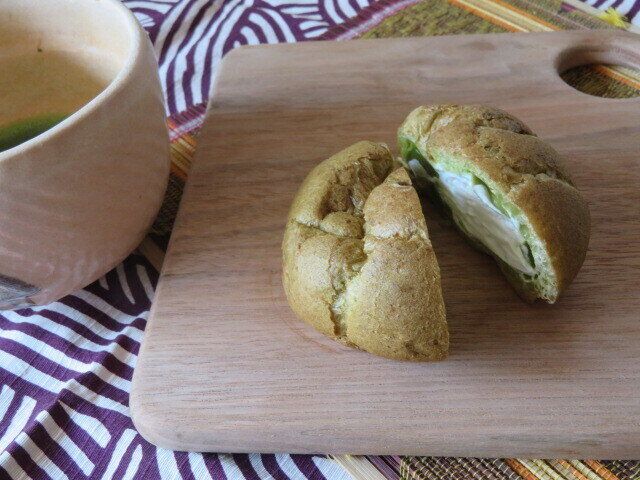 【ファミマ】濃厚抹茶が至福！100円台で買える宇治抹茶のシュークリーム