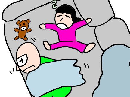 2歳娘が珍しく「パパと寝る！」大変な夜を過ごした朝、衝撃の展開が待っていたパパに同情の声多数