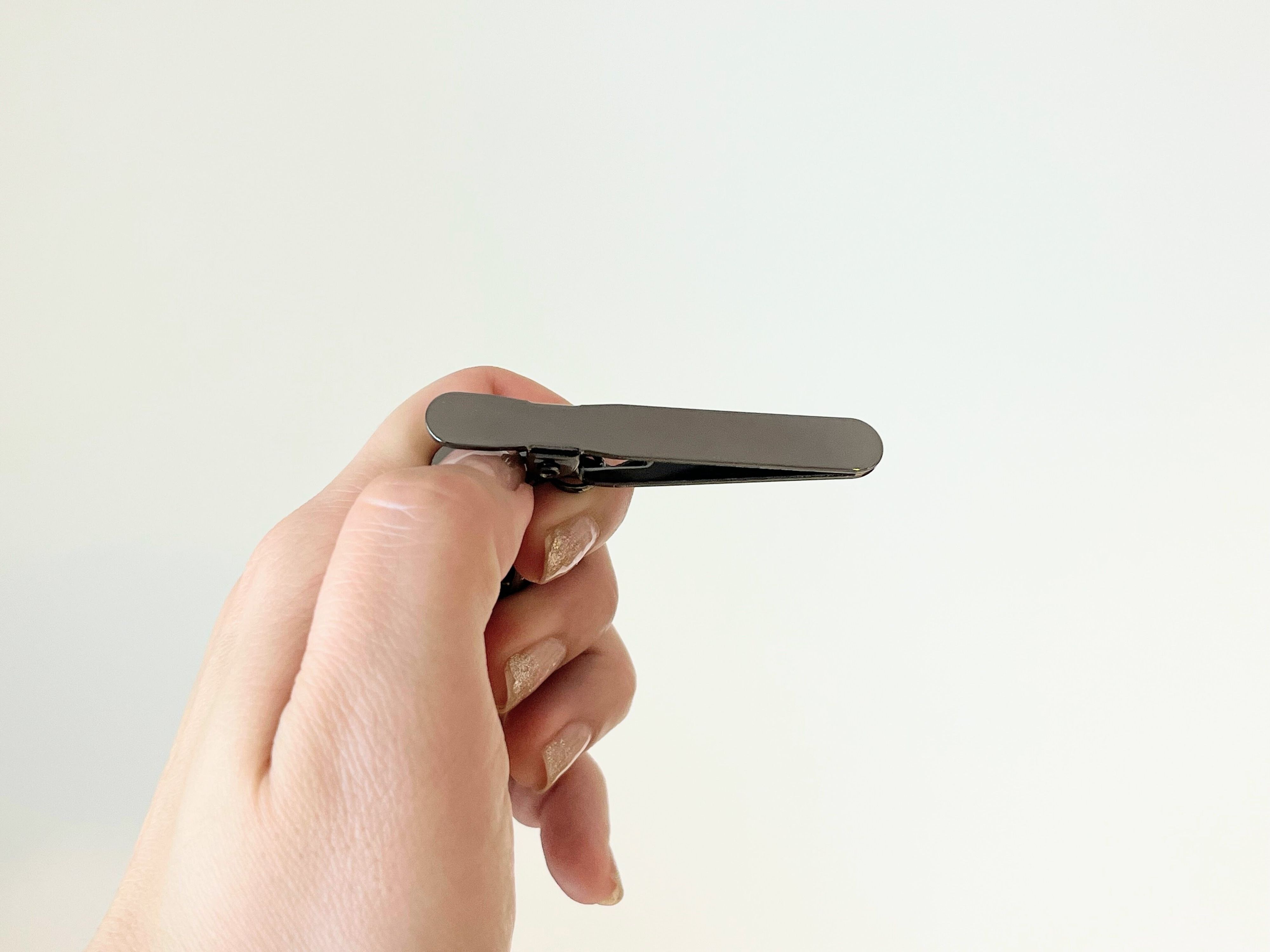 思わず即買い…！「バッグの悩みを秒で解決してくれる」商品をダイソーで発見