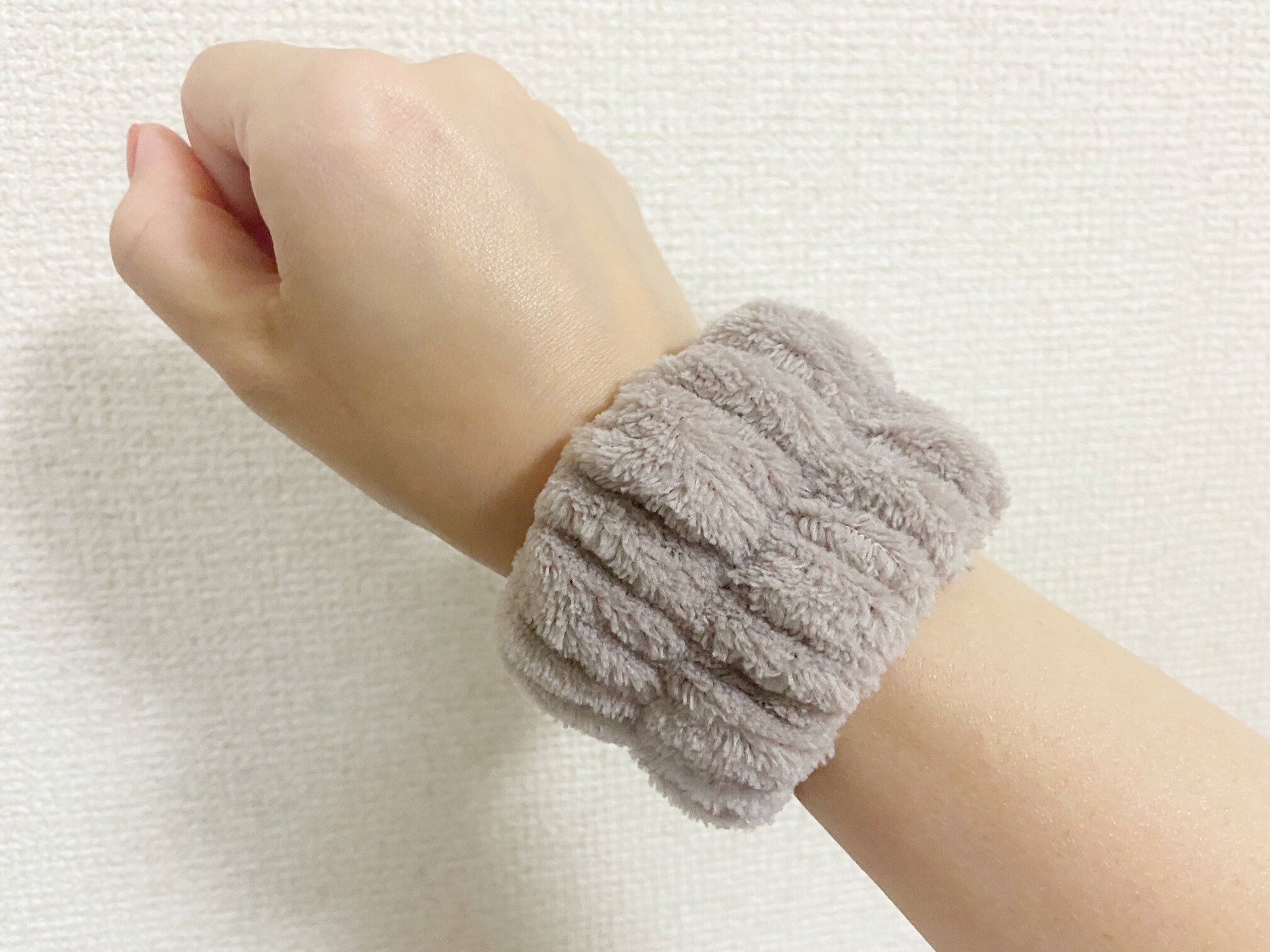 【3COINS】マニアが毎日使っている！小さなストレスを解消！「吸水アームバンド」