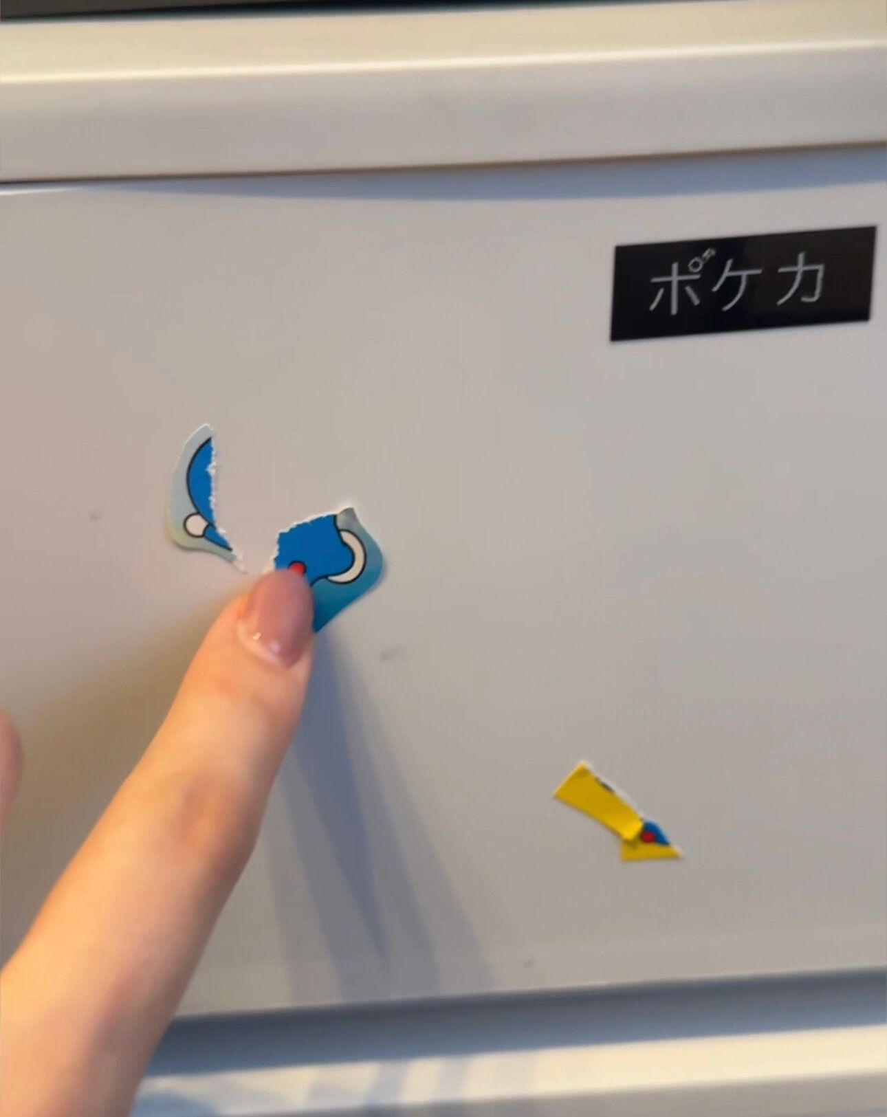 【ライフハック】超簡単！意外なものでシールはがし方法とは!?