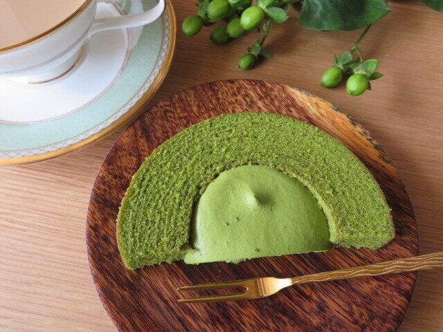 【ローソン】最高の組み合わせかも！本格抹茶味が楽しめるバウムケーキ