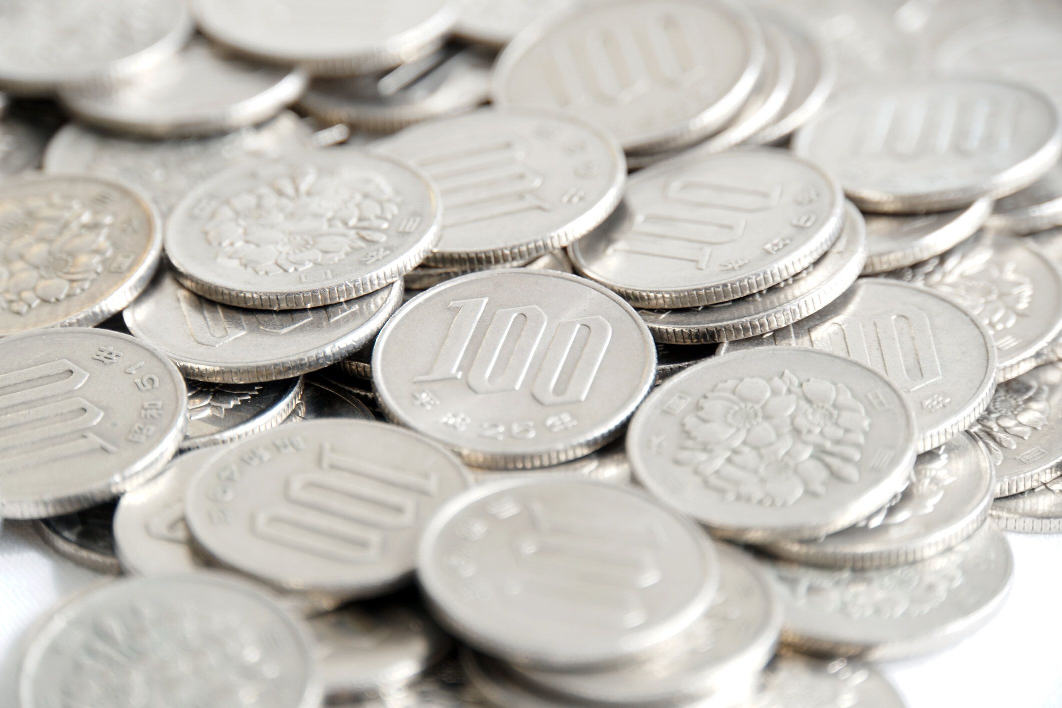 100円ショップで買わなくてもいいもの&100円ショップで買うとお得なものって？