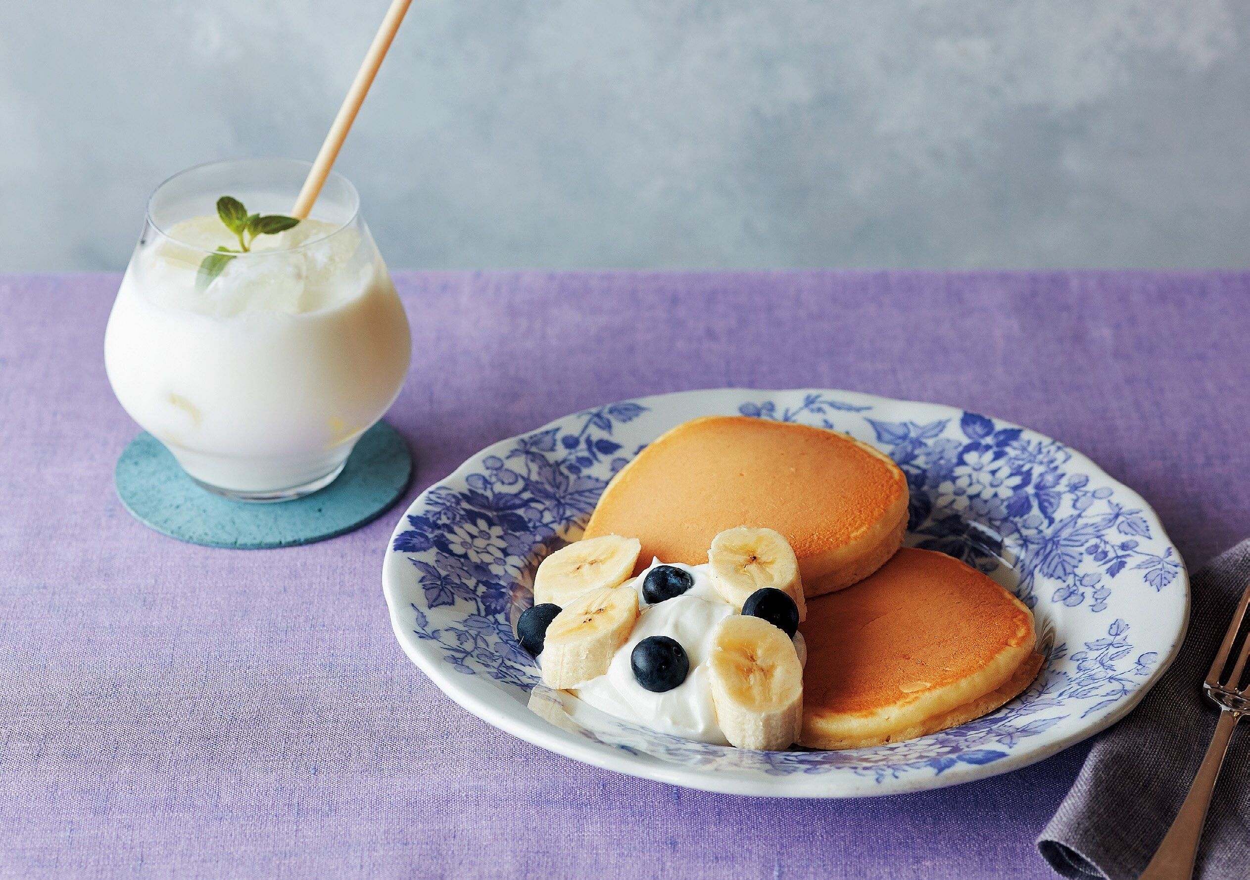 濃厚なのにヘルシー、罪悪感のないヨーグルトのおやつ！オーブン不要、暑い日にぴったり