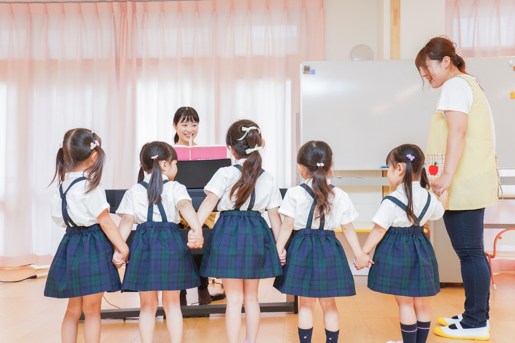 幼稚園のプレ保育に参加した娘。心強いアドバイスをしてくれた年中さんがかっこよくて憧れる