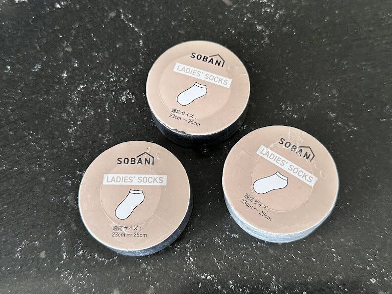 【3COINS】防災リュックにしのばせておきたい圧縮ソックス