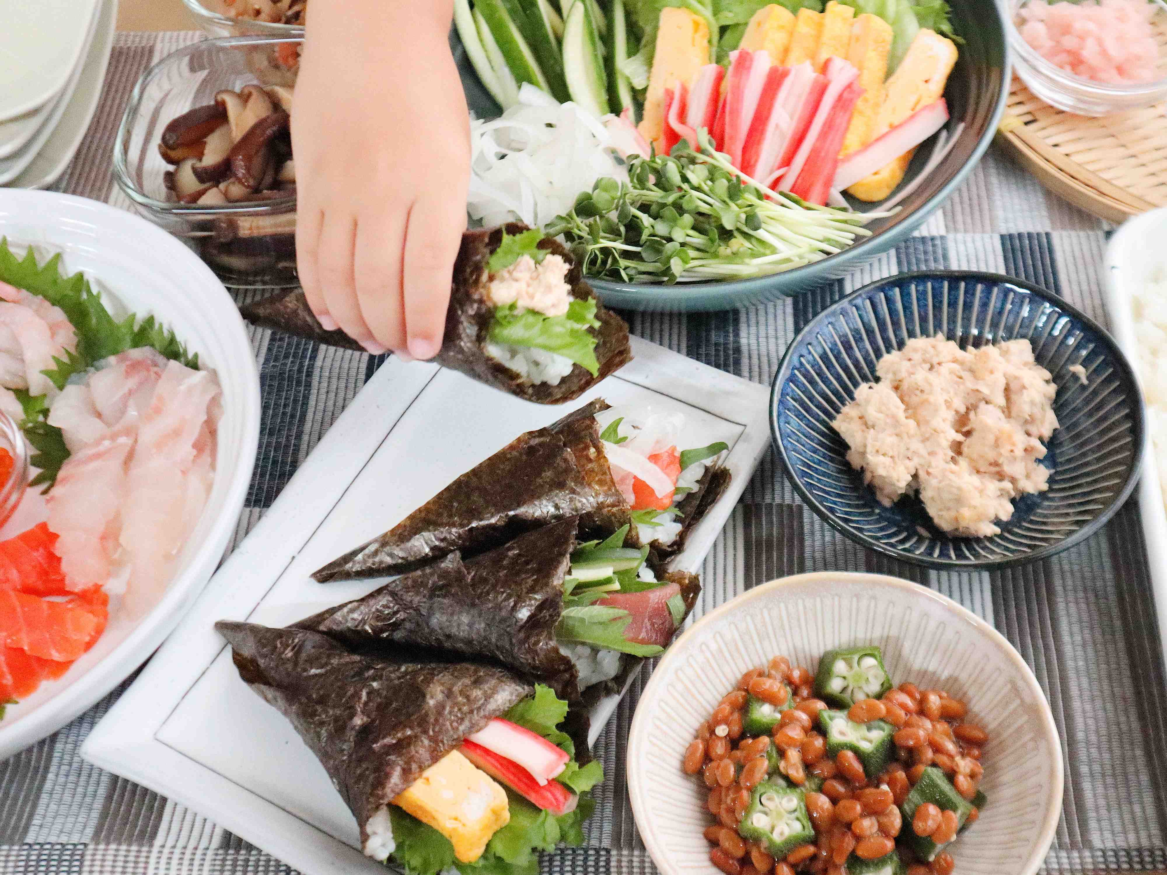 大人も子どもも喜ぶ「手巻き寿司」の作り方！おすすめレシピ9選もご紹介