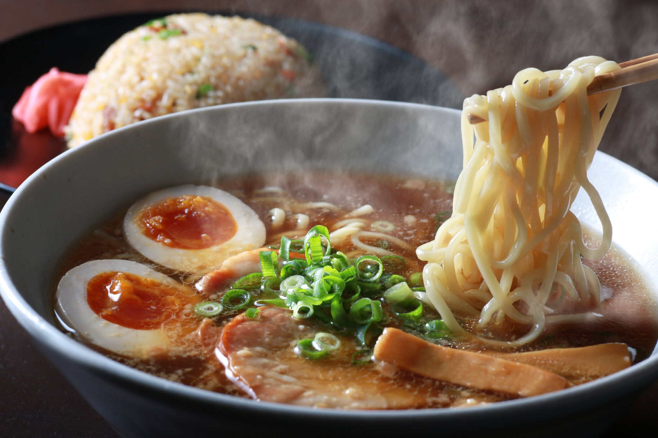 カップラーメン醤油ランキングで「日清ラ王」を抜いて1位になったのは!?「しっかり小麦の味を感じる」と審査員絶賛