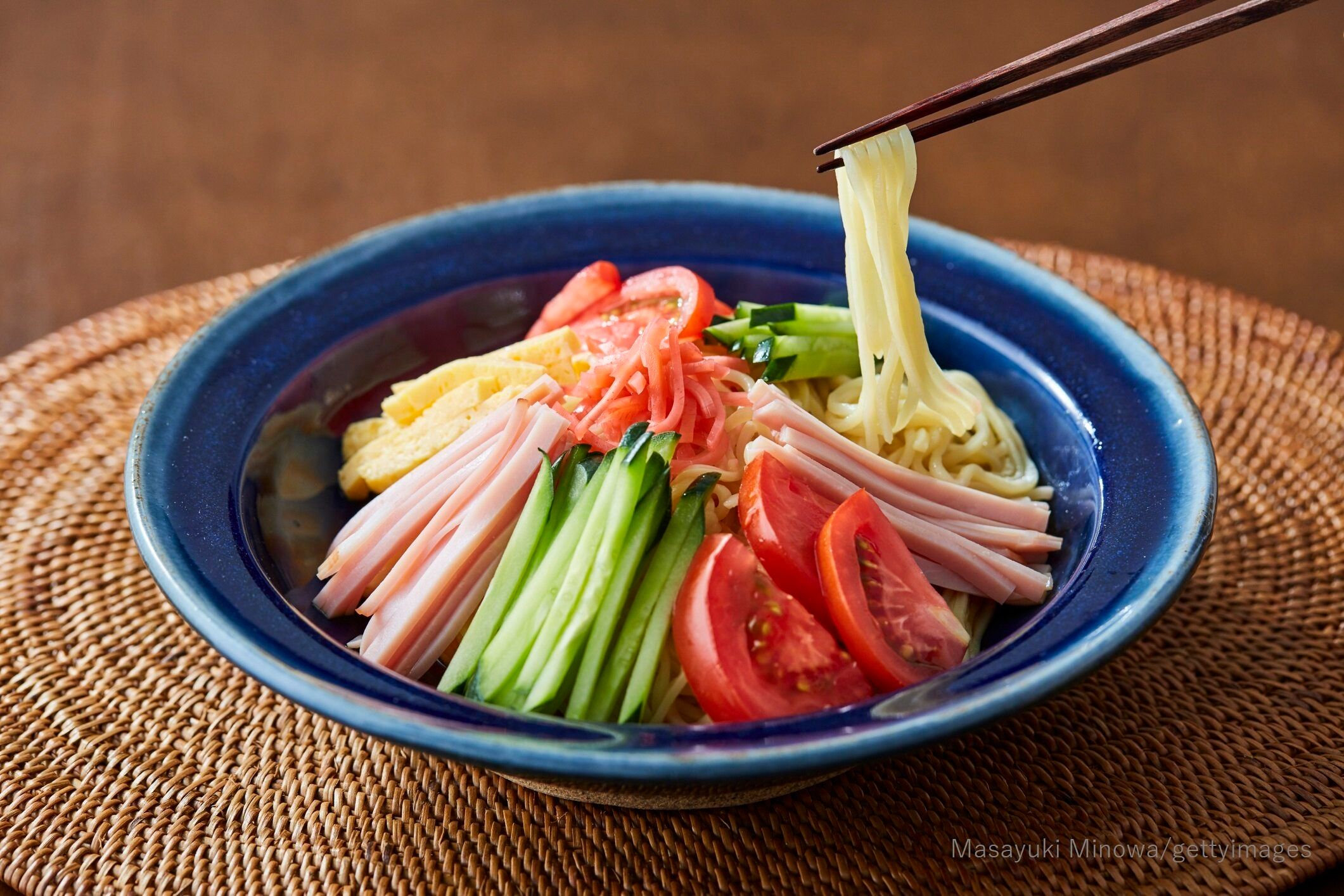 【冷やし中華】をよりヘルシーに食べる一工夫！麺をゆでるときに加えると、食べ応えがUPする食材とは？