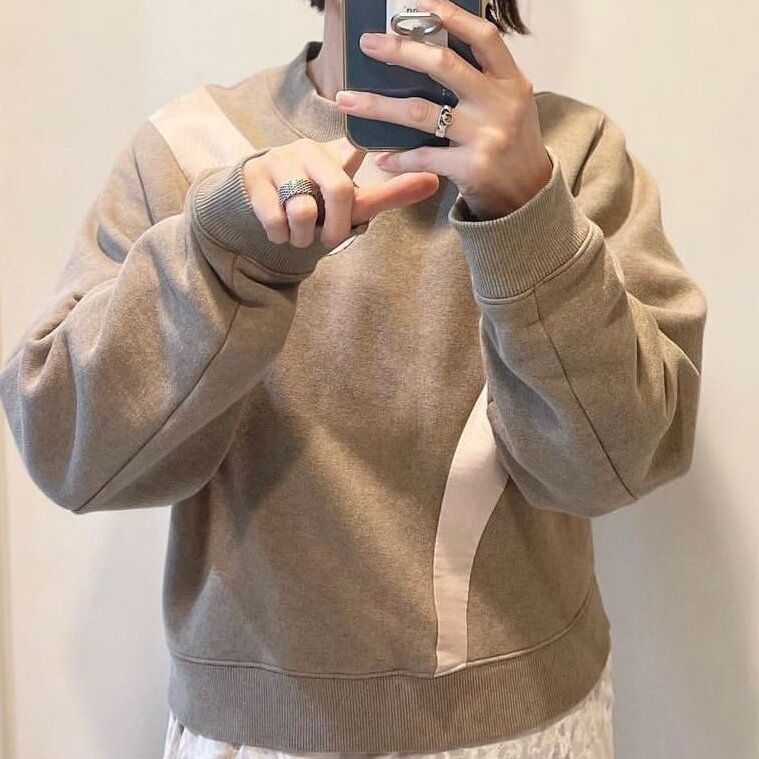 無意識にやっている!?40代のスウェット「おば見えコーデ」を回避する方法