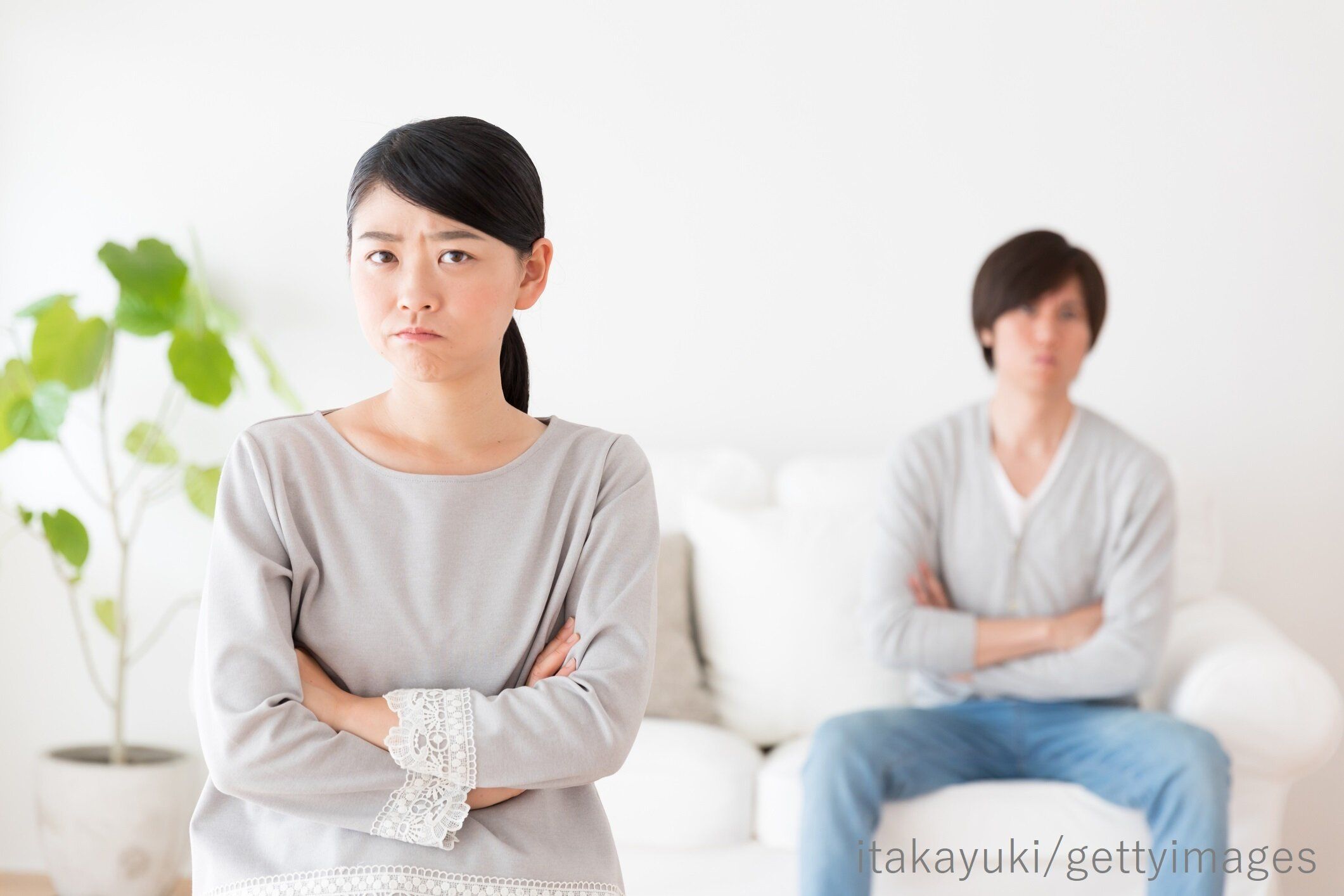 【モヤっとする？】妻の1日の平均育児時間は夫のなんと約4.5倍！