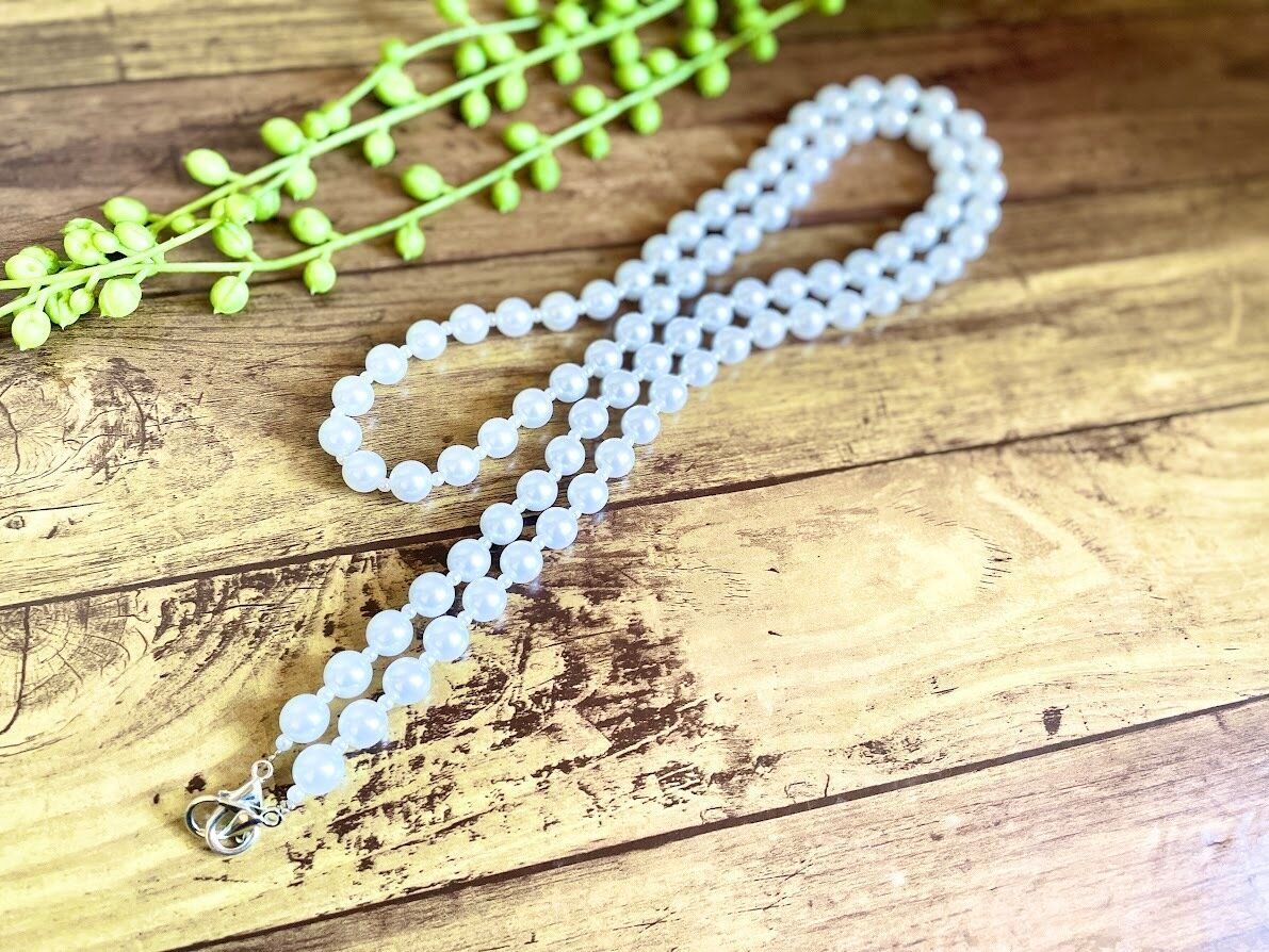 【ワッツ】大粒パールが可愛い！大人がキレイめに使えるスマホショルダー