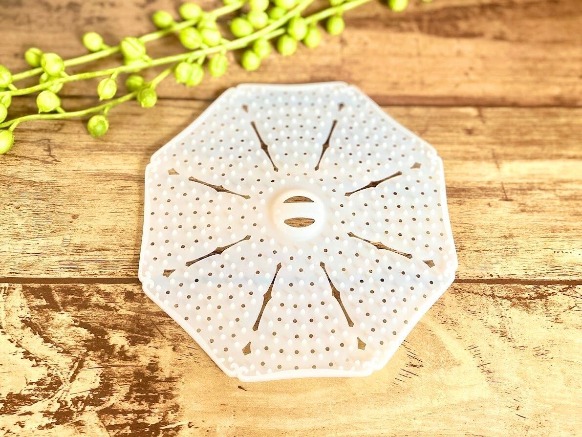【ダイソー】のせるだけであくが取れる！さらに蒸し料理もできるシリコン落とし蓋！