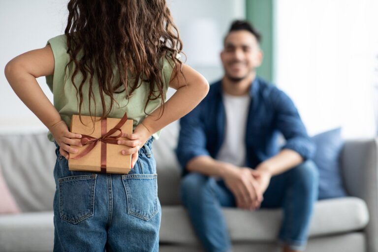 小2娘から頑張るパパへ。世界に1つだけの「ごほうび」に込められた愛情は、測り知れない!?