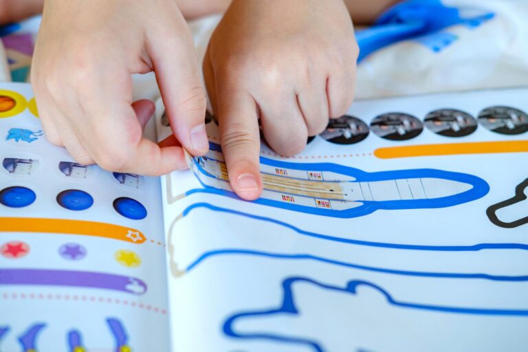 ちょっと待って！買ったばかりのシールを勢いよく使う5歳息子。けれど使い方が素敵すぎて2万件のいいね