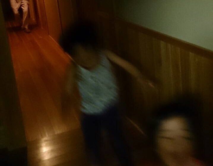 トラウマすぎる鬼ごっこの写真に「めっちゃこわい」の声！でも「夜しか眠れない」ってどういうこと？