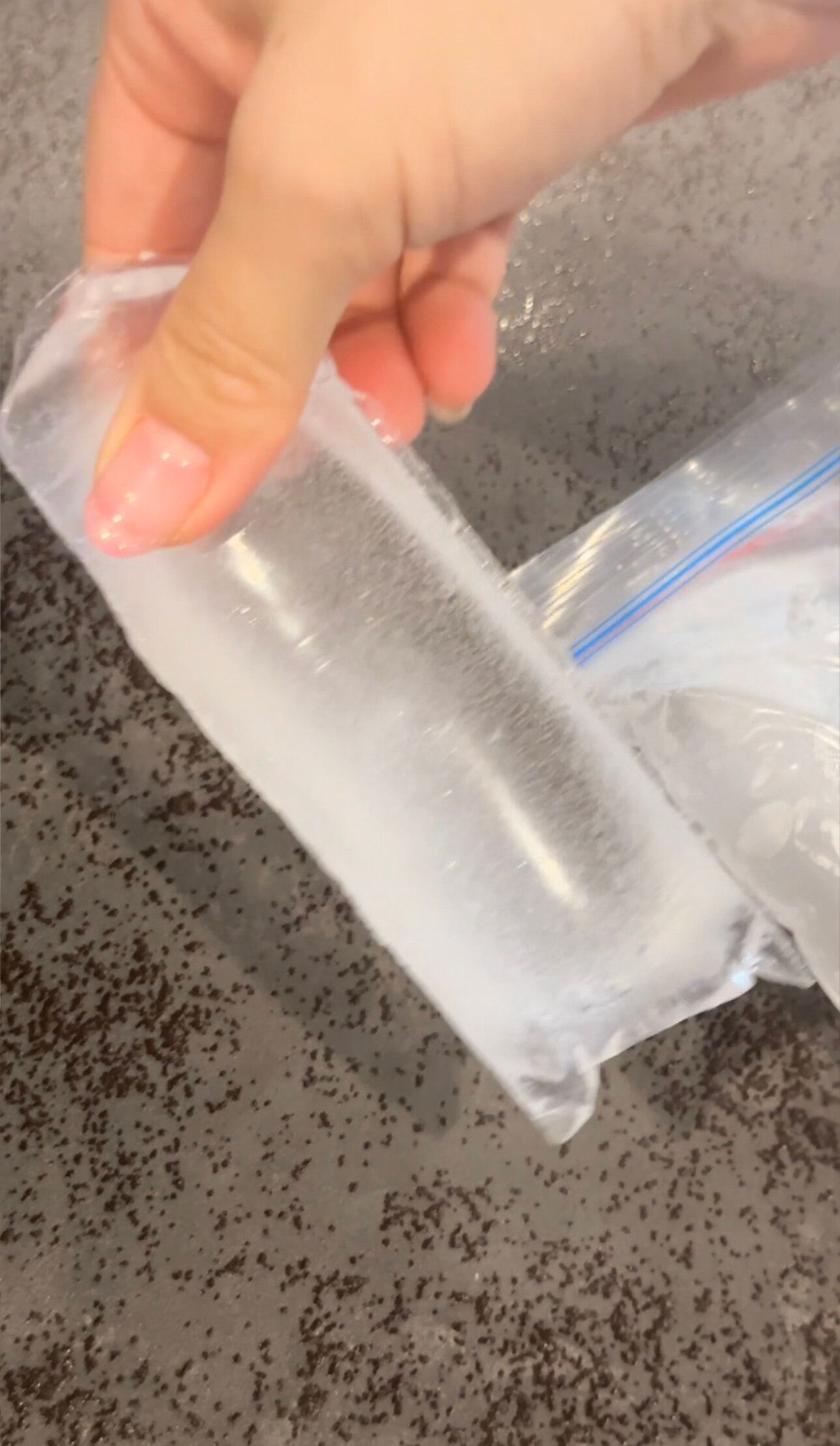 【ライフハック】水筒にピッタリ！細長い氷の作り方とは!?