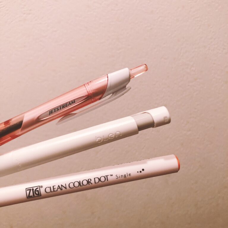【ダイソー】定価以下で買える！愛用者も多い「メーカー文具」3選